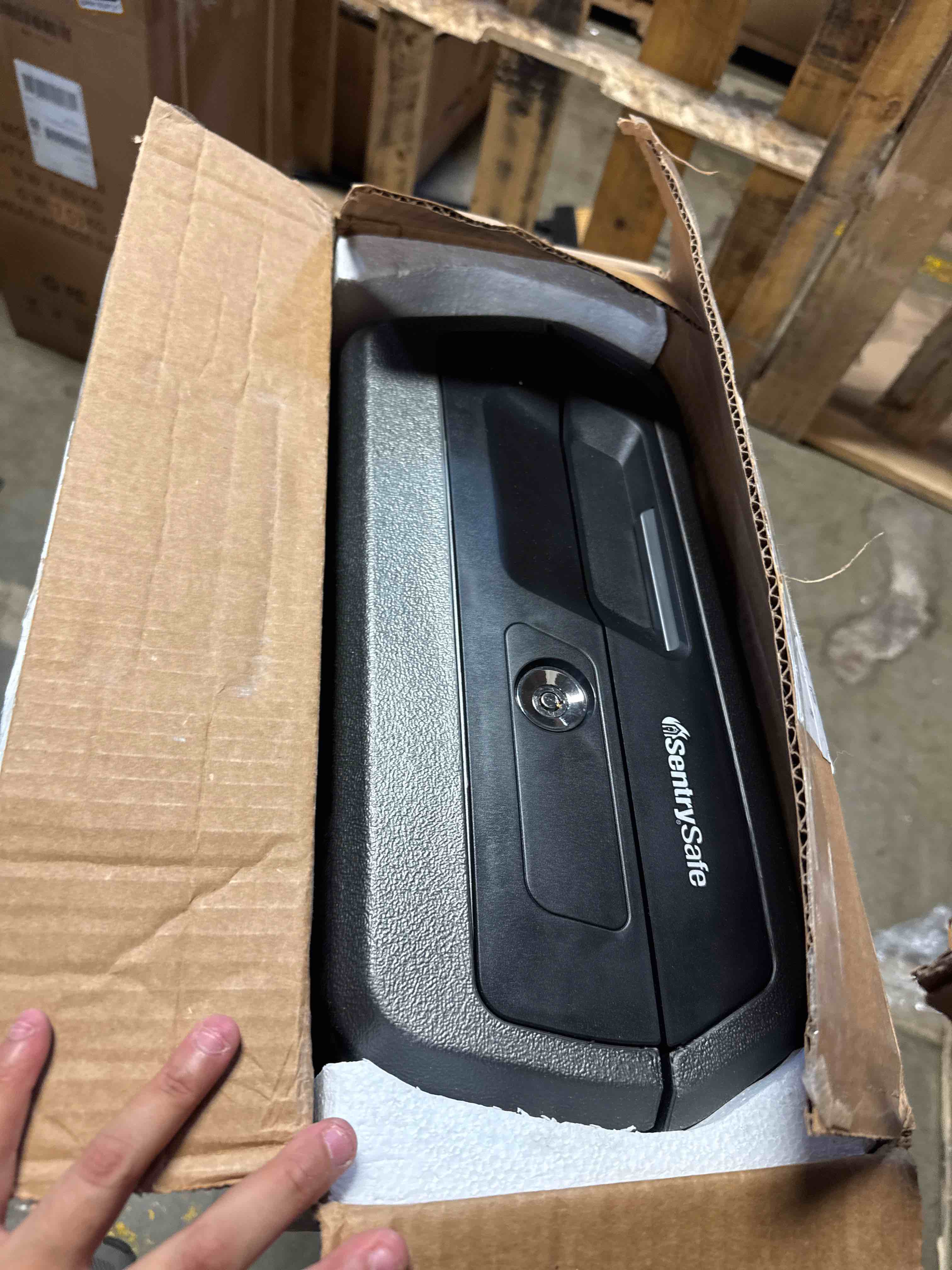 https://s3.amazonaws.com/lotting-images-prod/phillipi/BRN1924123_1753714796361.jpeg