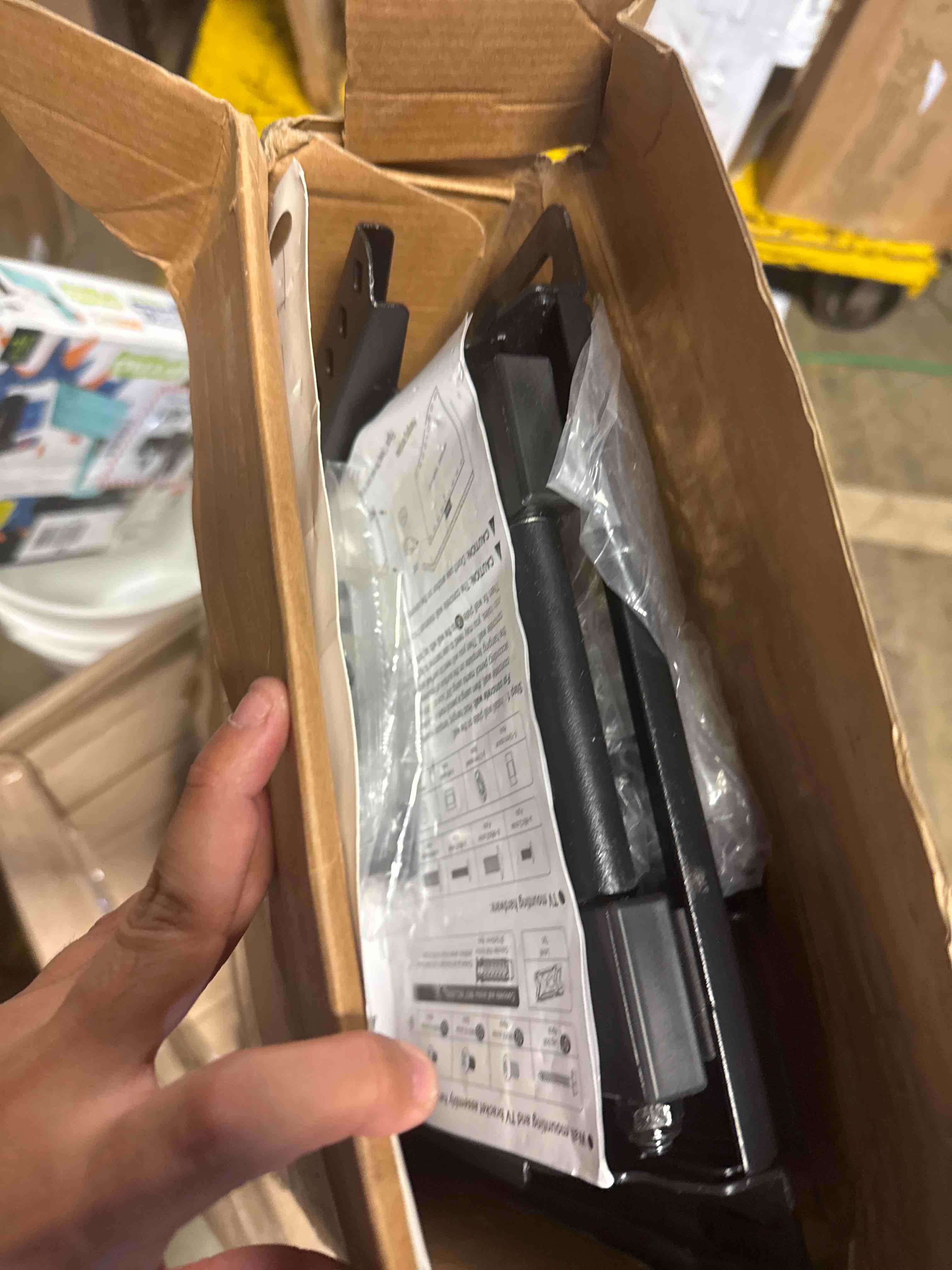 https://s3.amazonaws.com/lotting-images-prod/phillipi/BRN1924136_1753717001035.jpeg