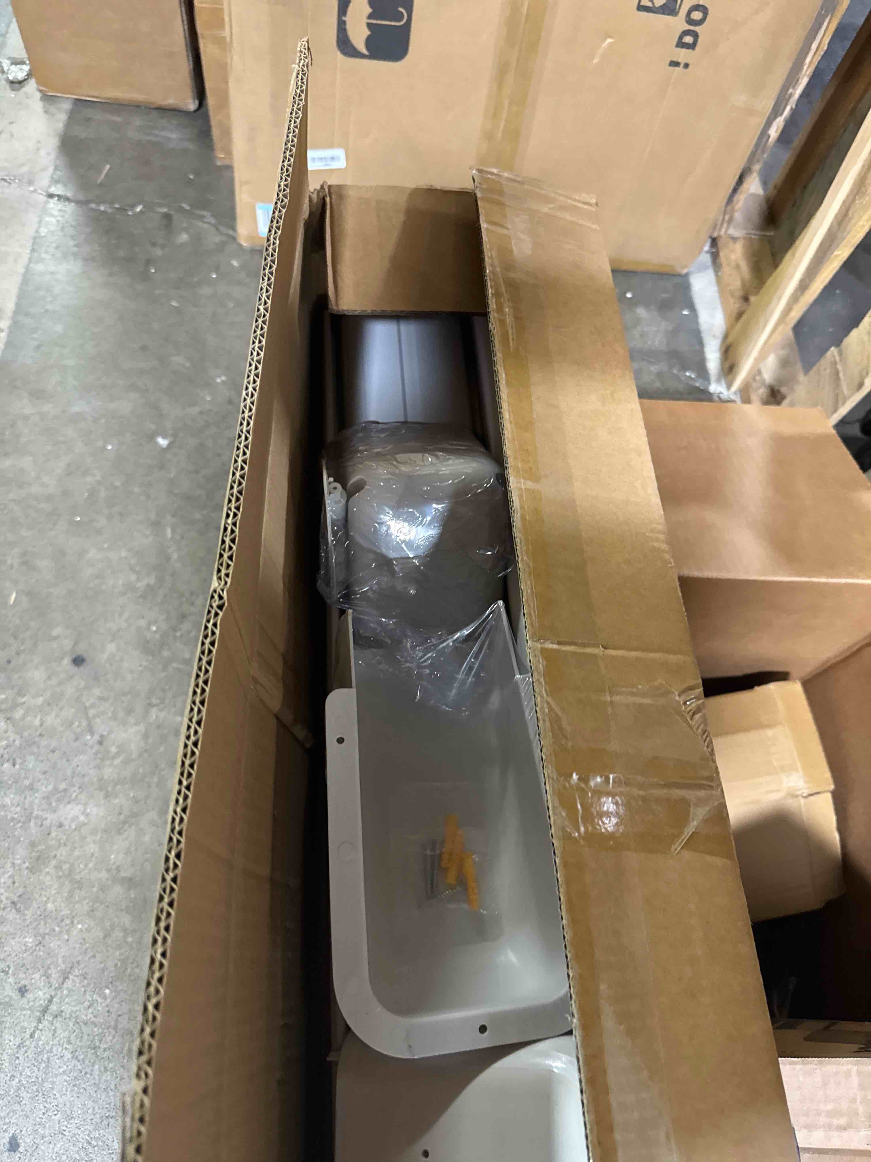 https://s3.amazonaws.com/lotting-images-prod/phillipi/BRN1924191_1753817031238.jpeg