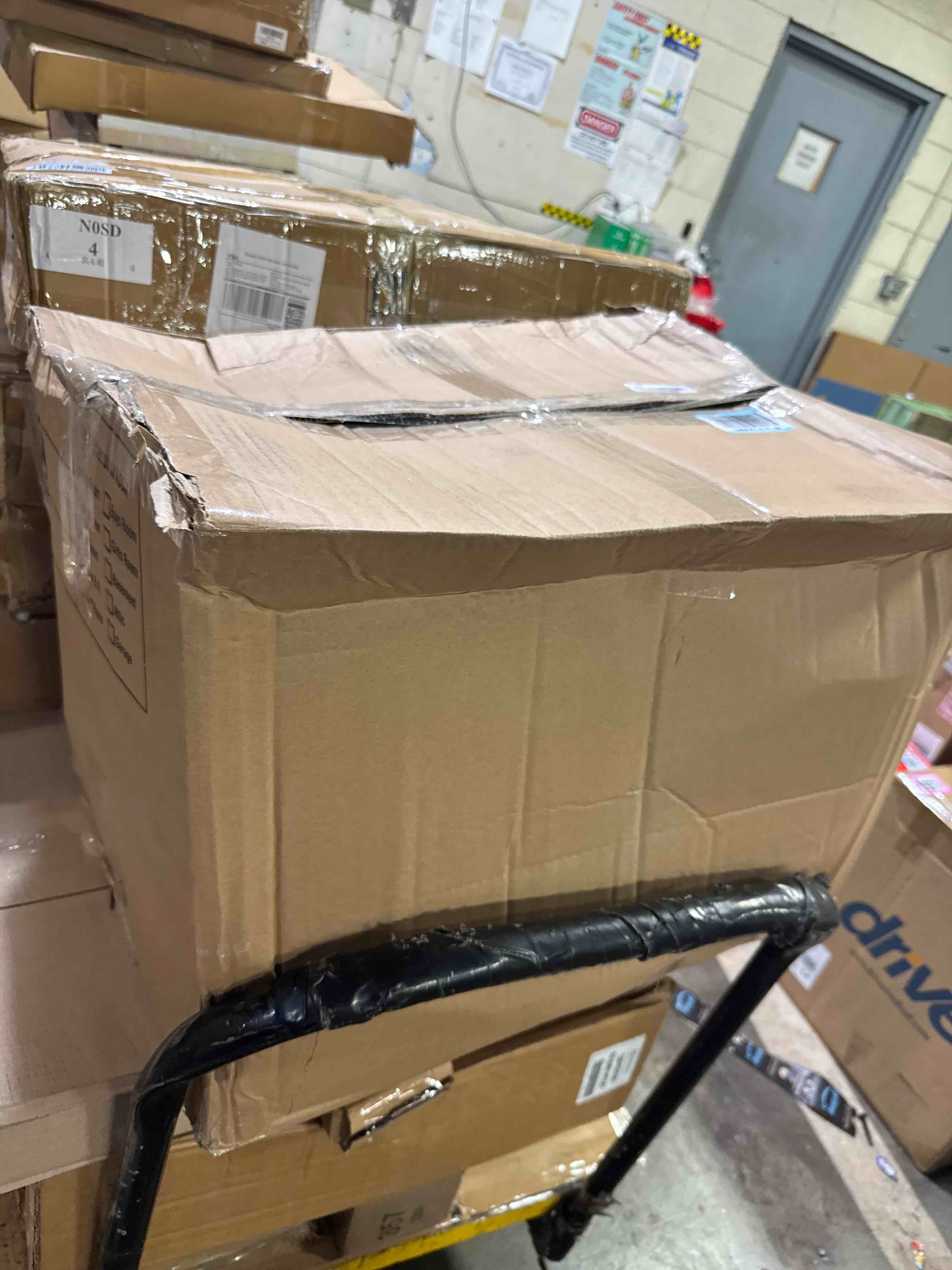 https://s3.amazonaws.com/lotting-images-prod/phillipi/BRN1924198_1753818038816.jpeg