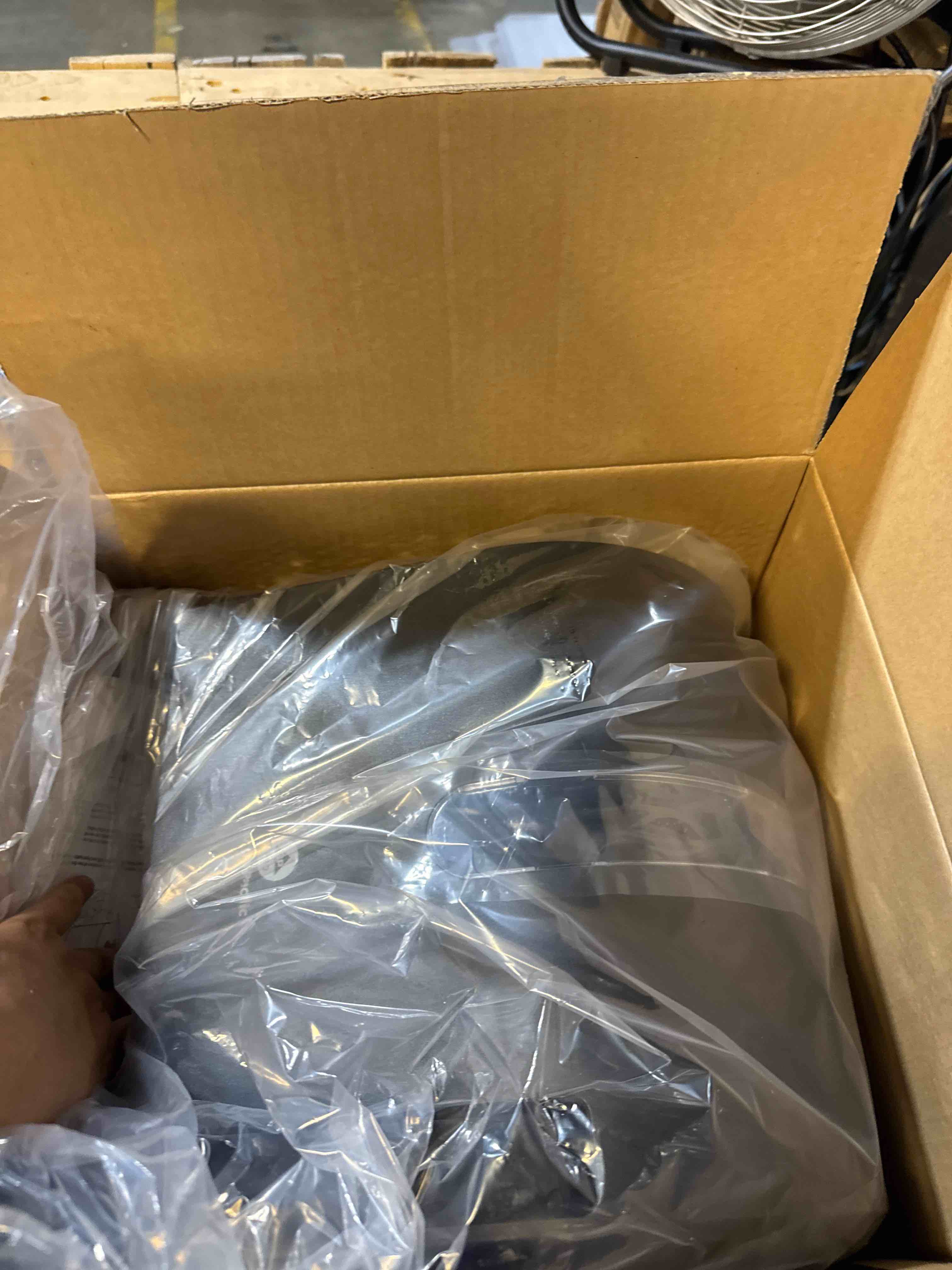 https://s3.amazonaws.com/lotting-images-prod/phillipi/BRN1924463_1754410053274.jpeg