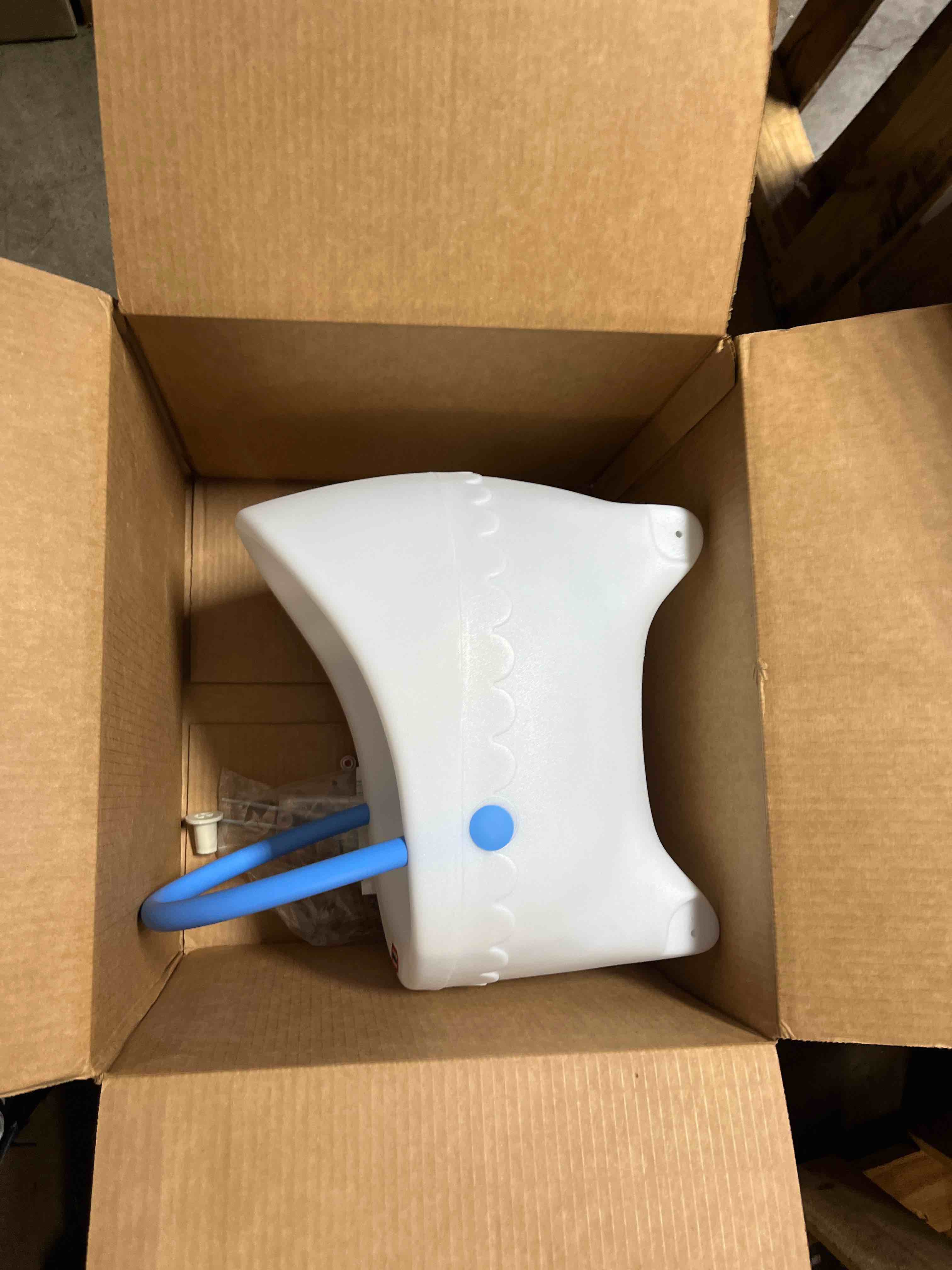 https://s3.amazonaws.com/lotting-images-prod/phillipi/BRN1925157_1756910837176.jpeg