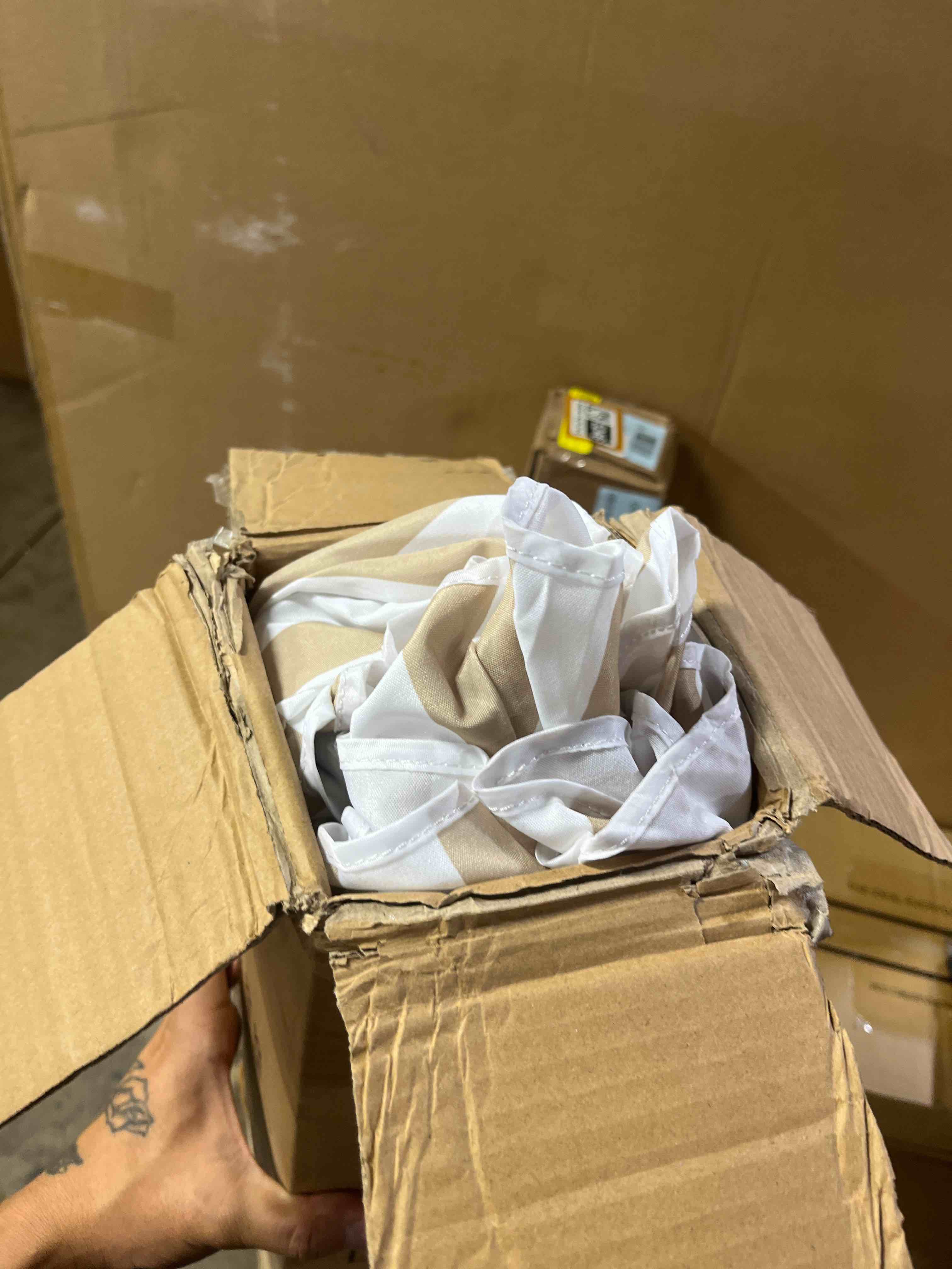 https://s3.amazonaws.com/lotting-images-prod/phillipi/BRN1925247_1757522216206.jpeg