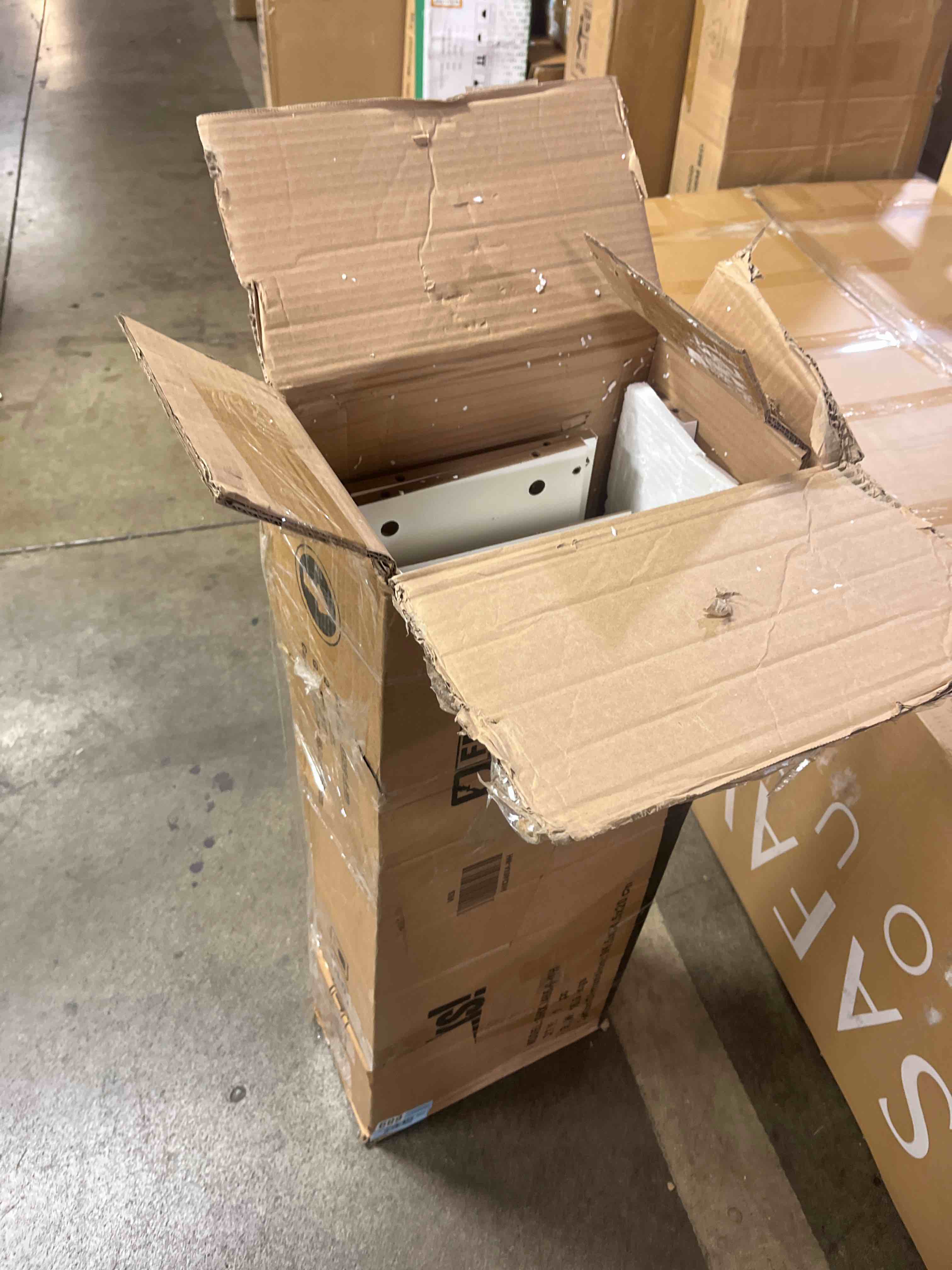 https://s3.amazonaws.com/lotting-images-prod/phillipi/BRN1925254_1757526720643.jpeg