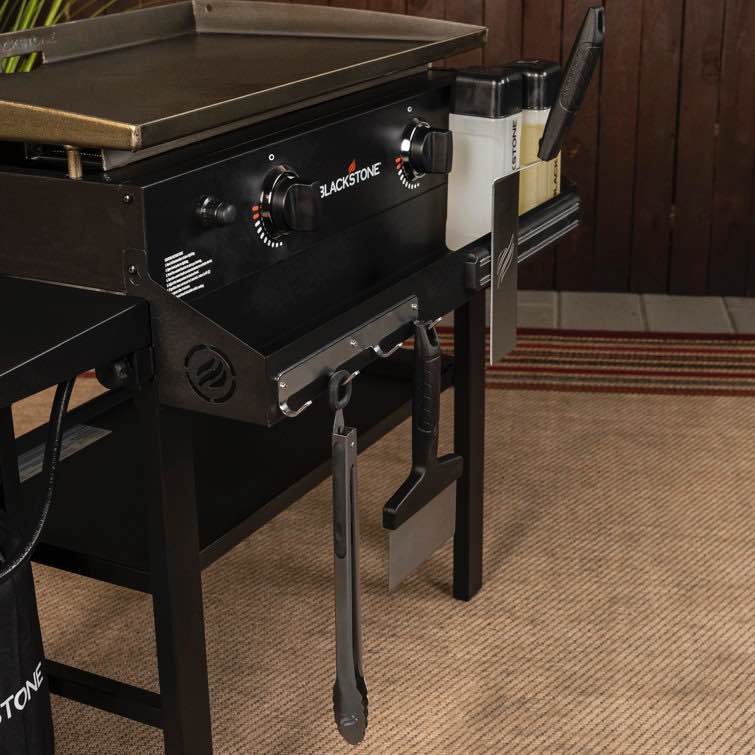 Blackstone 28" Griddle with Front Shelf and Soft Cover