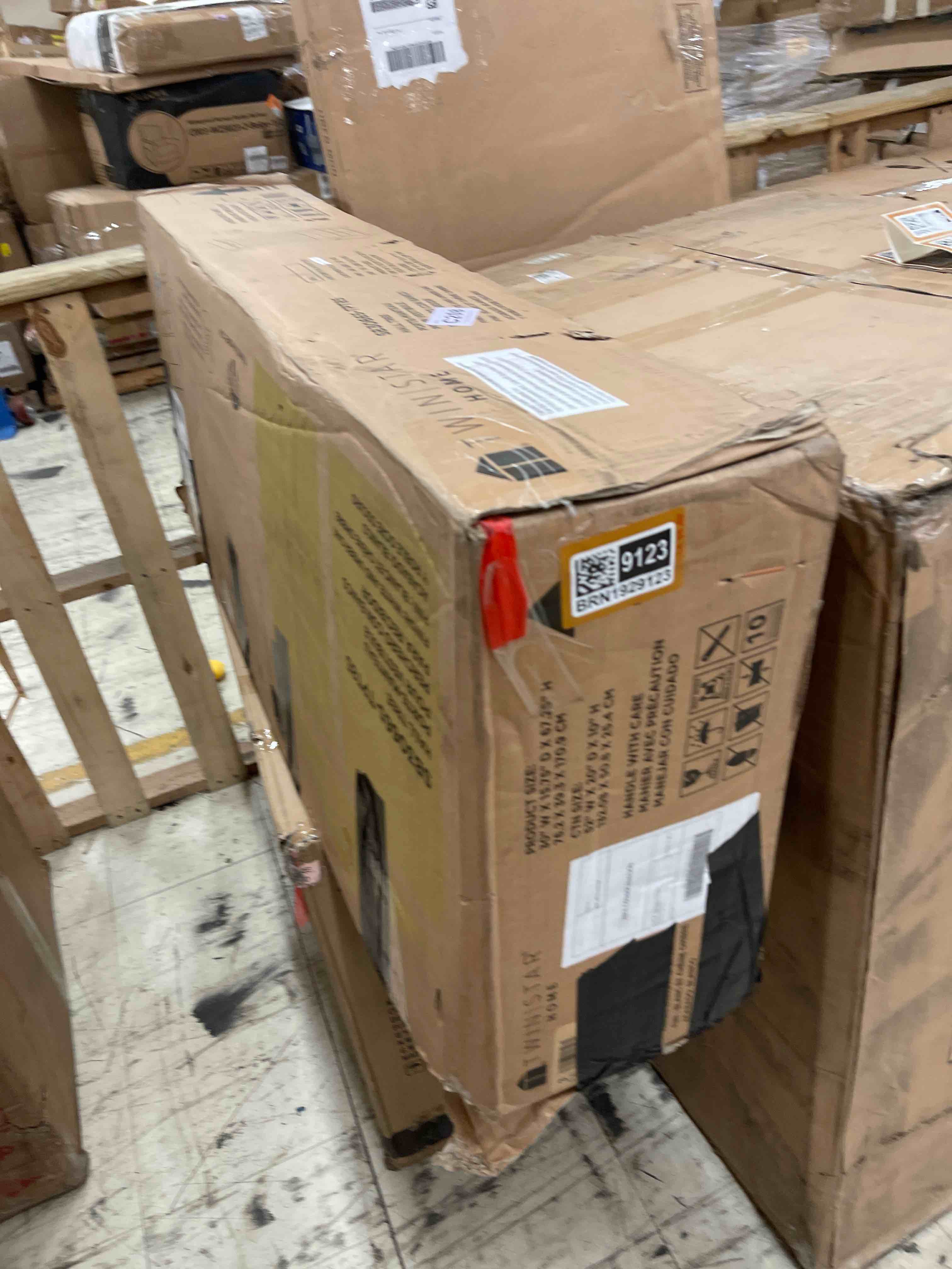 https://s3.amazonaws.com/lotting-images-prod/phillipi/BRN1929123_1758218363859.jpeg