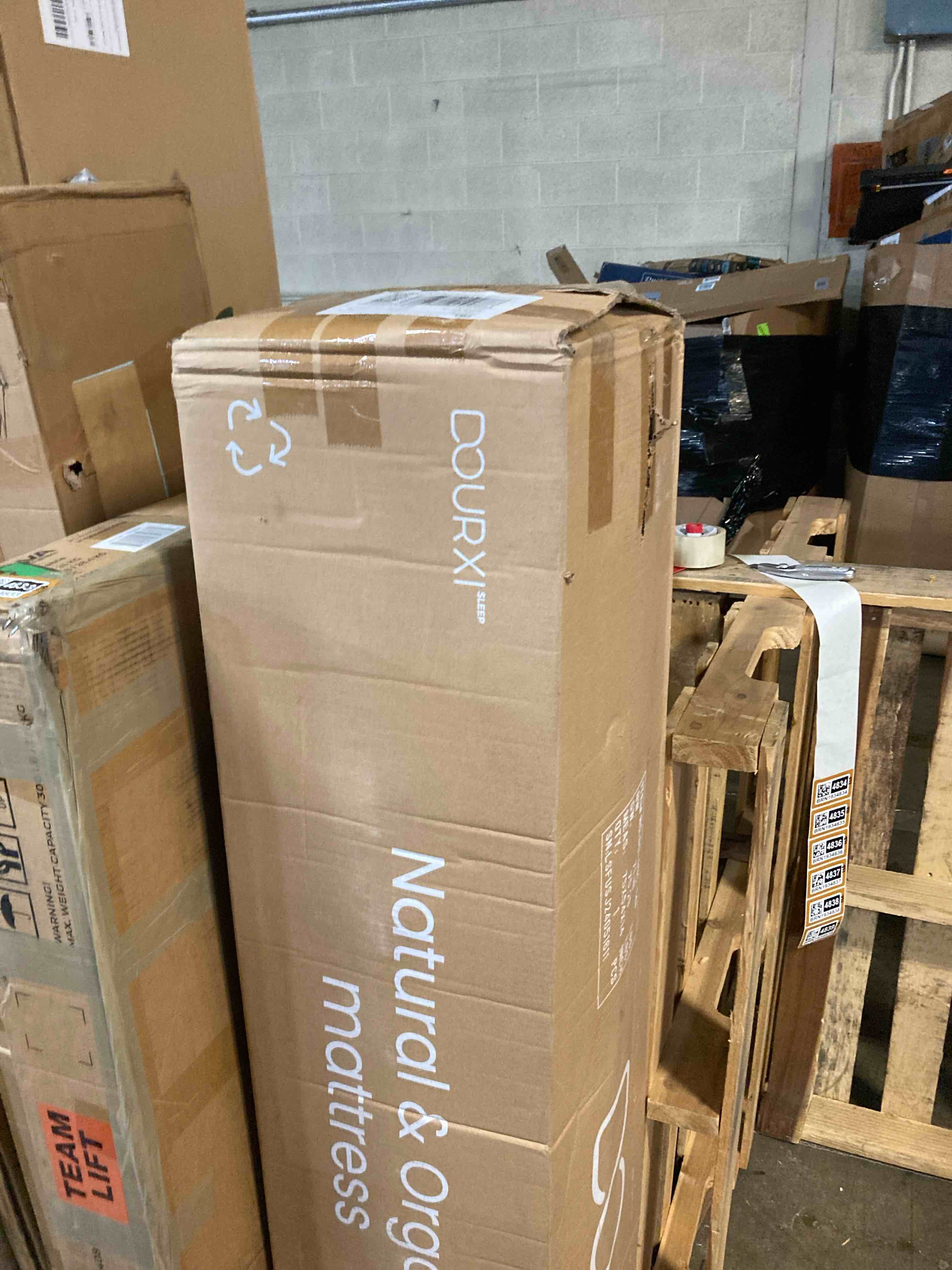 https://s3.amazonaws.com/lotting-images-prod/phillipi/BRN1934834_1754507615579.jpeg