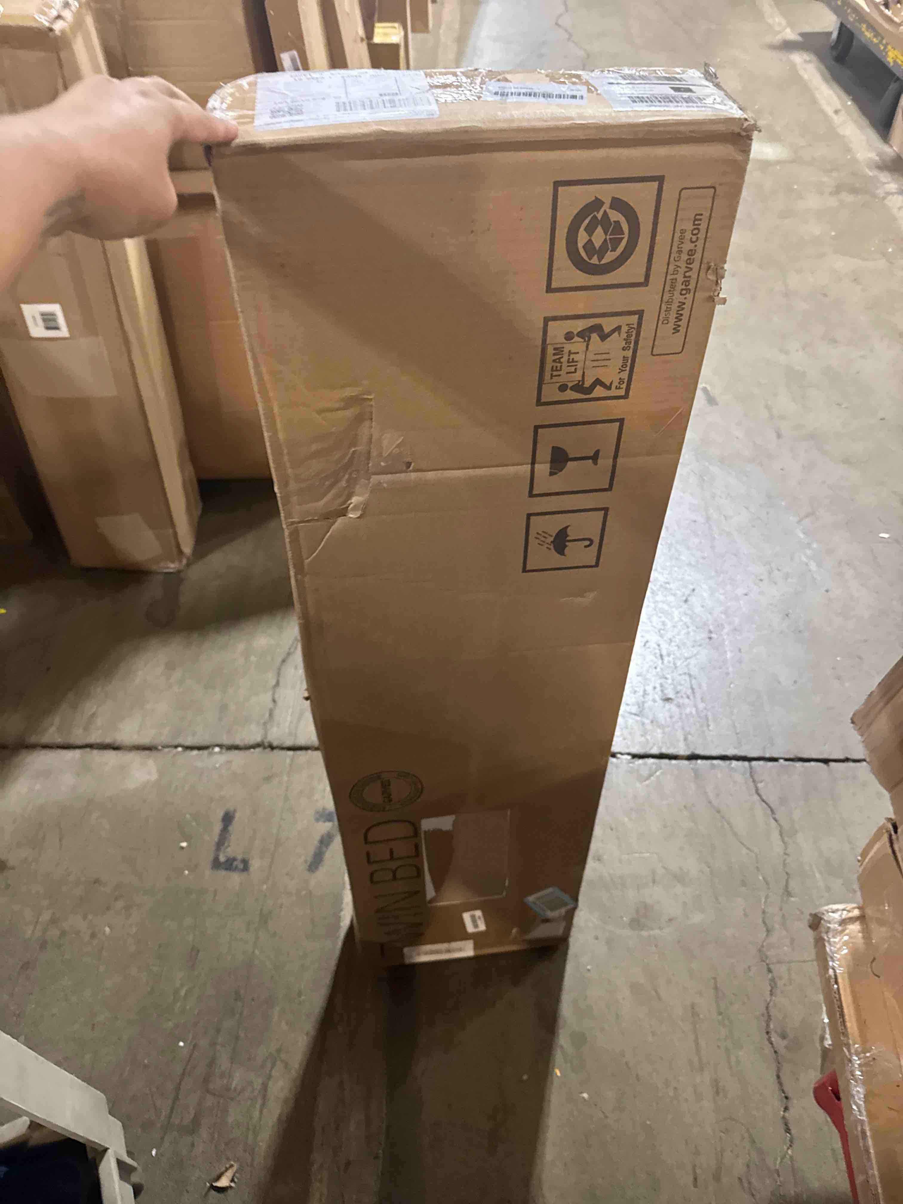 https://s3.amazonaws.com/lotting-images-prod/phillipi/BRN1935319_1757947094588.jpeg