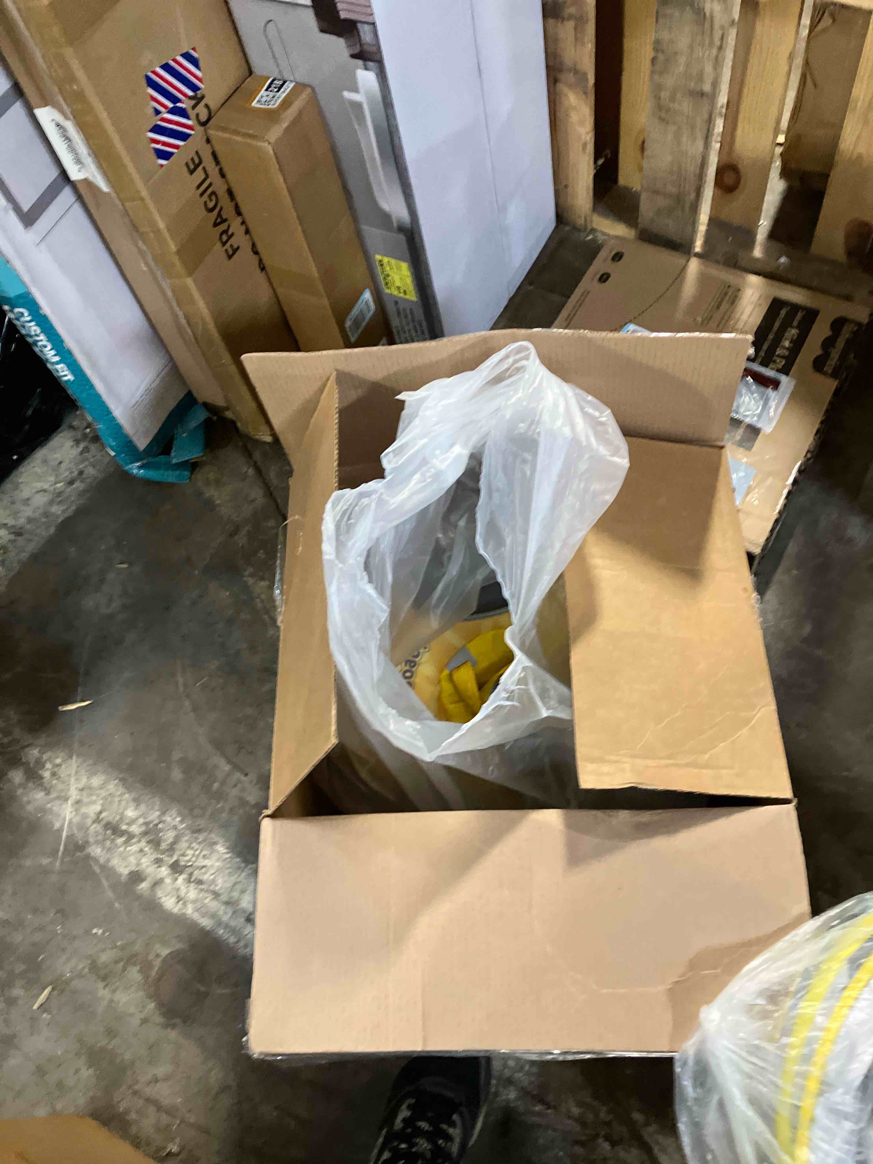https://s3.amazonaws.com/lotting-images-prod/phillipi/BRN1942186_1757101460118.jpeg