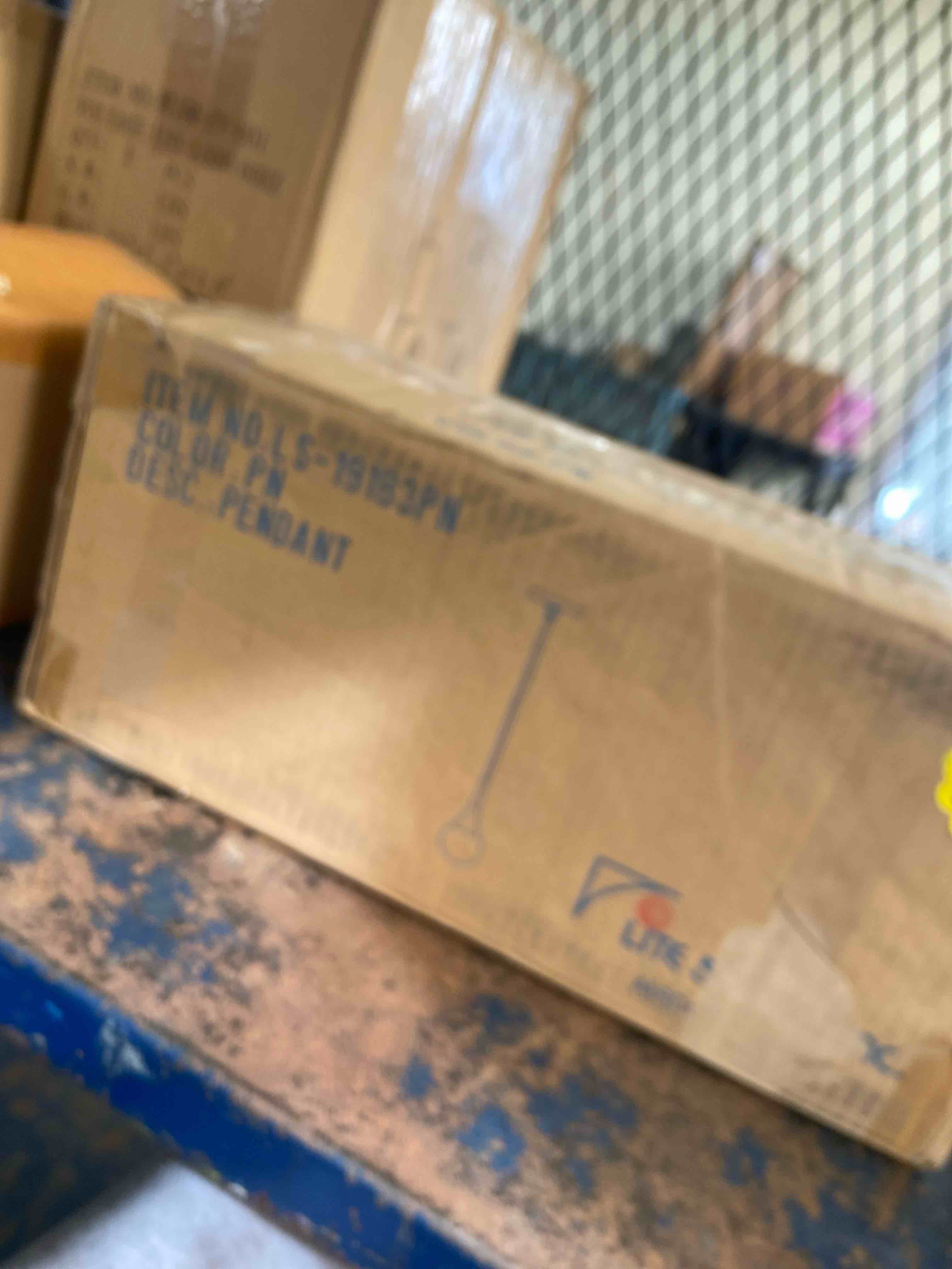 Condition photo showing New/Like New for luna 11 - light led single pendant 