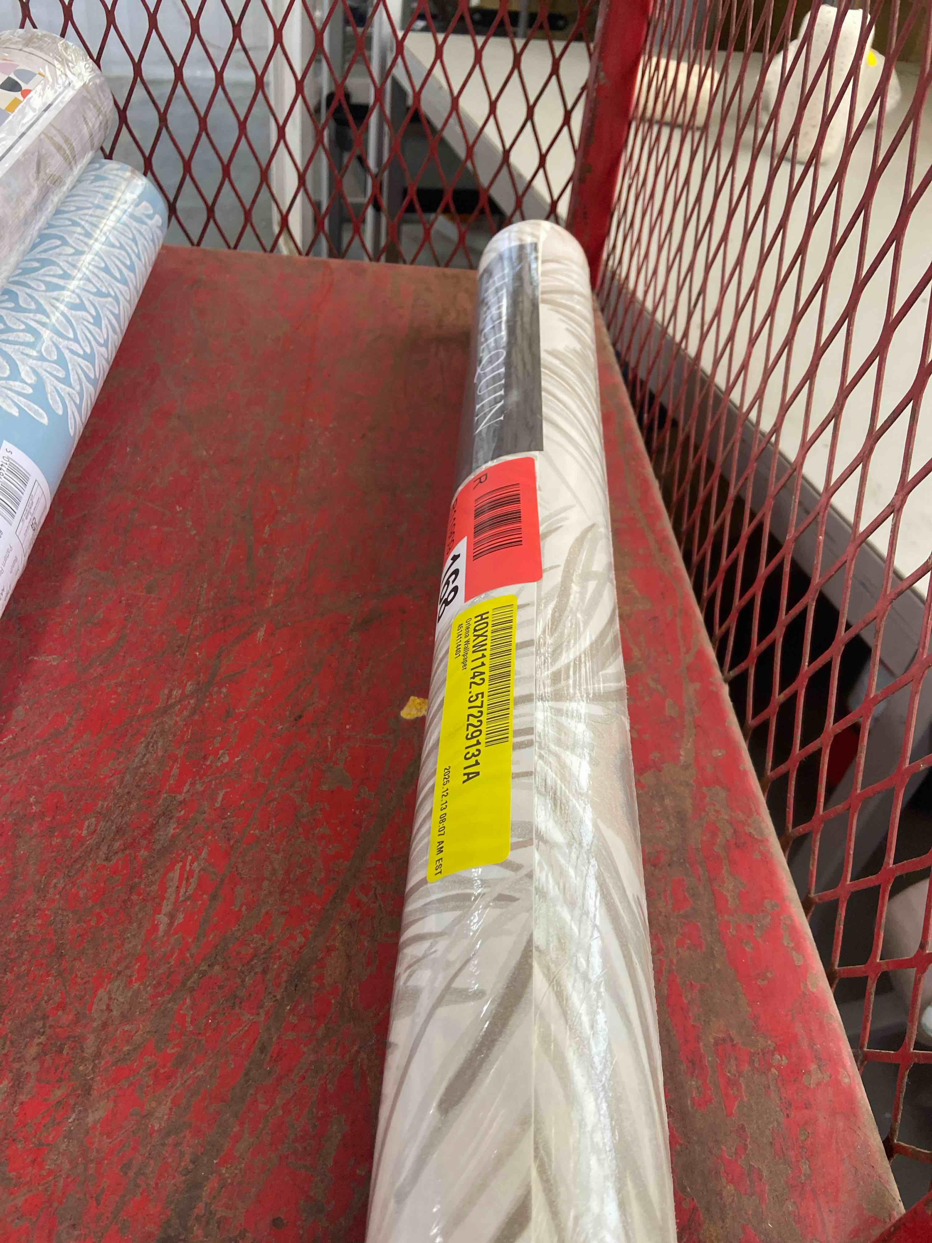 Condition photo showing New/Like New for orlena wallpaper 