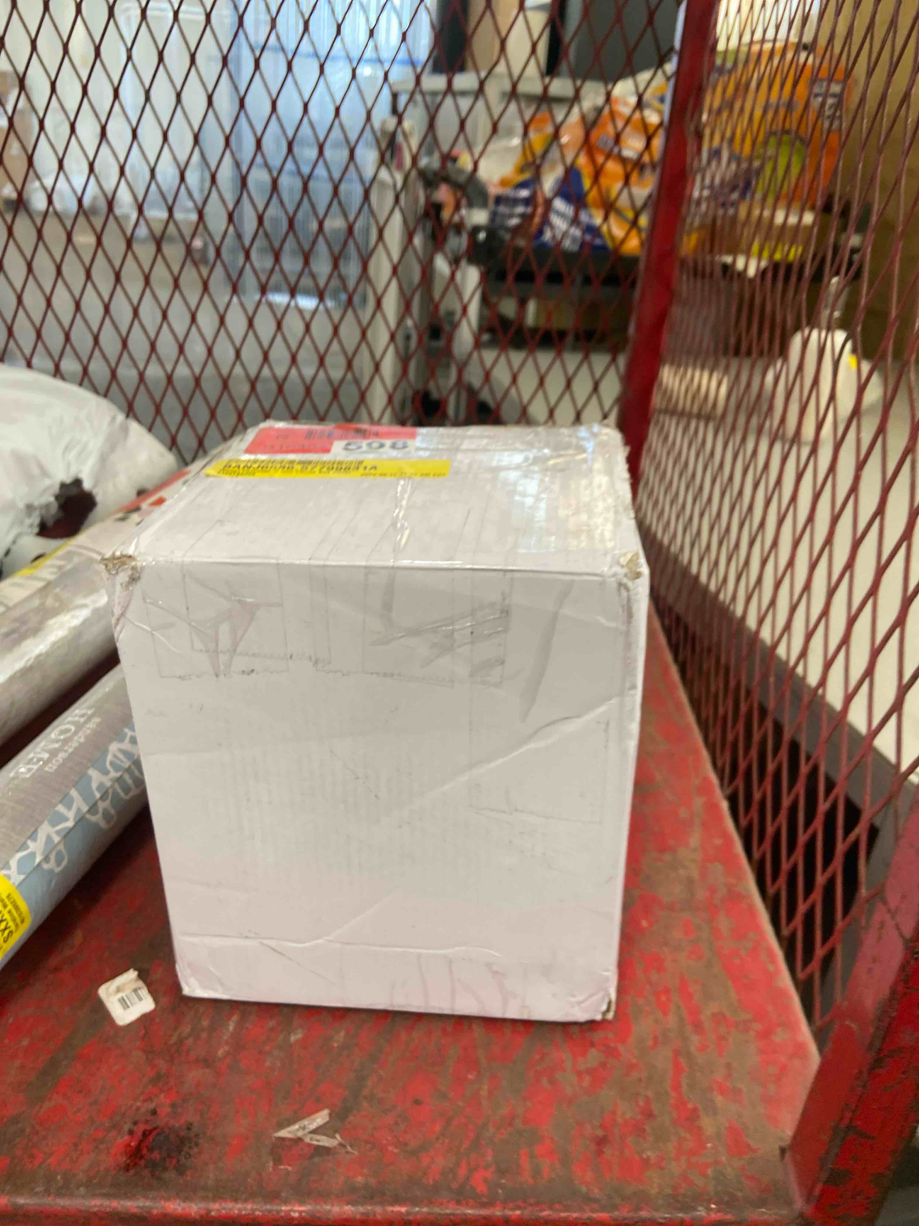 Condition photo showing New/Like New for kassatex tissue holder, st. honore bath accessories | porcelain