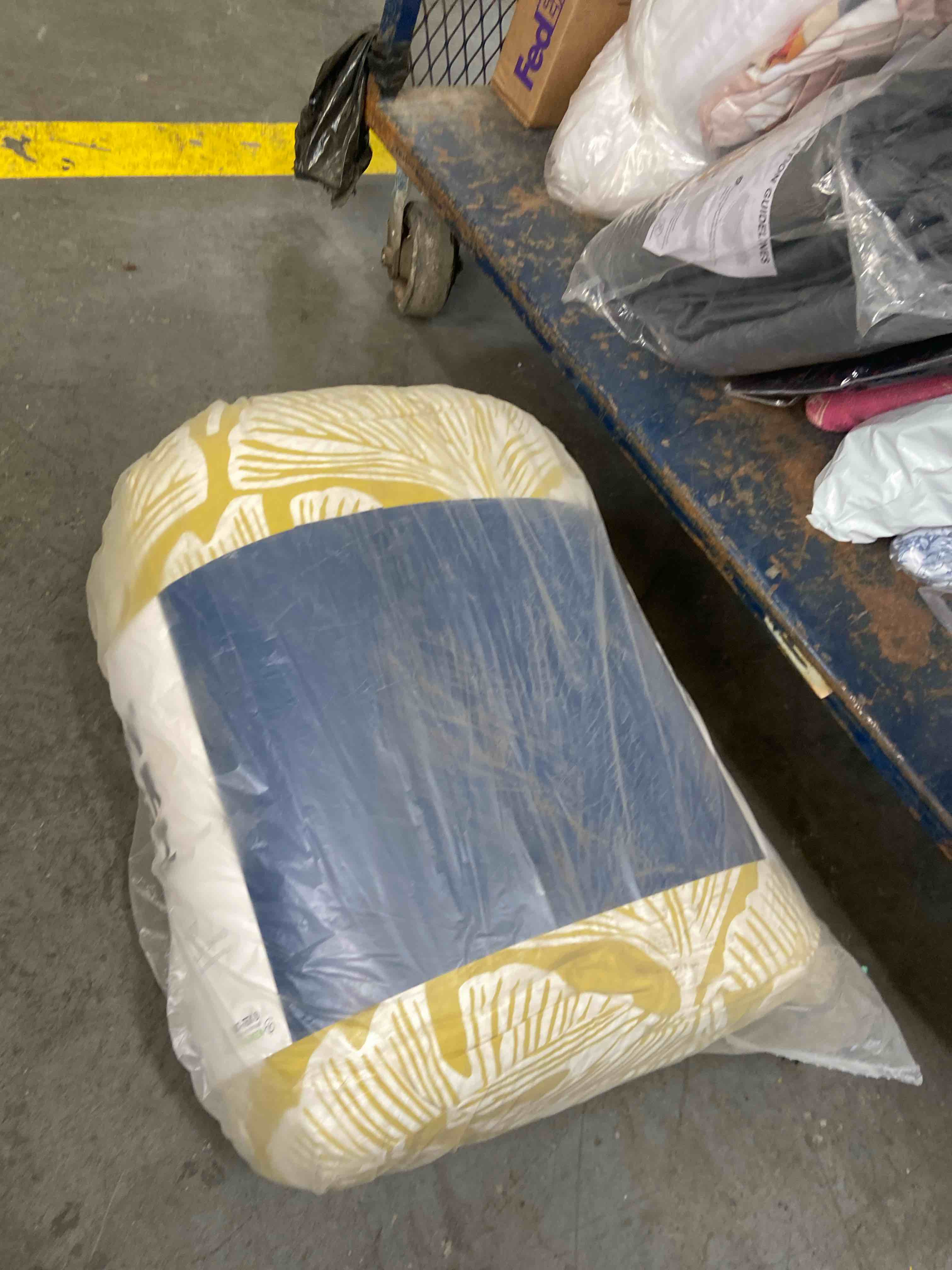 Condition photo showing New/Like New for novogratz by utica feather palm 144 thread count 100% cotton percale fun, soft, cozy, easy care, vibrant floral pattern printed comforter set, yellow, full/queen
