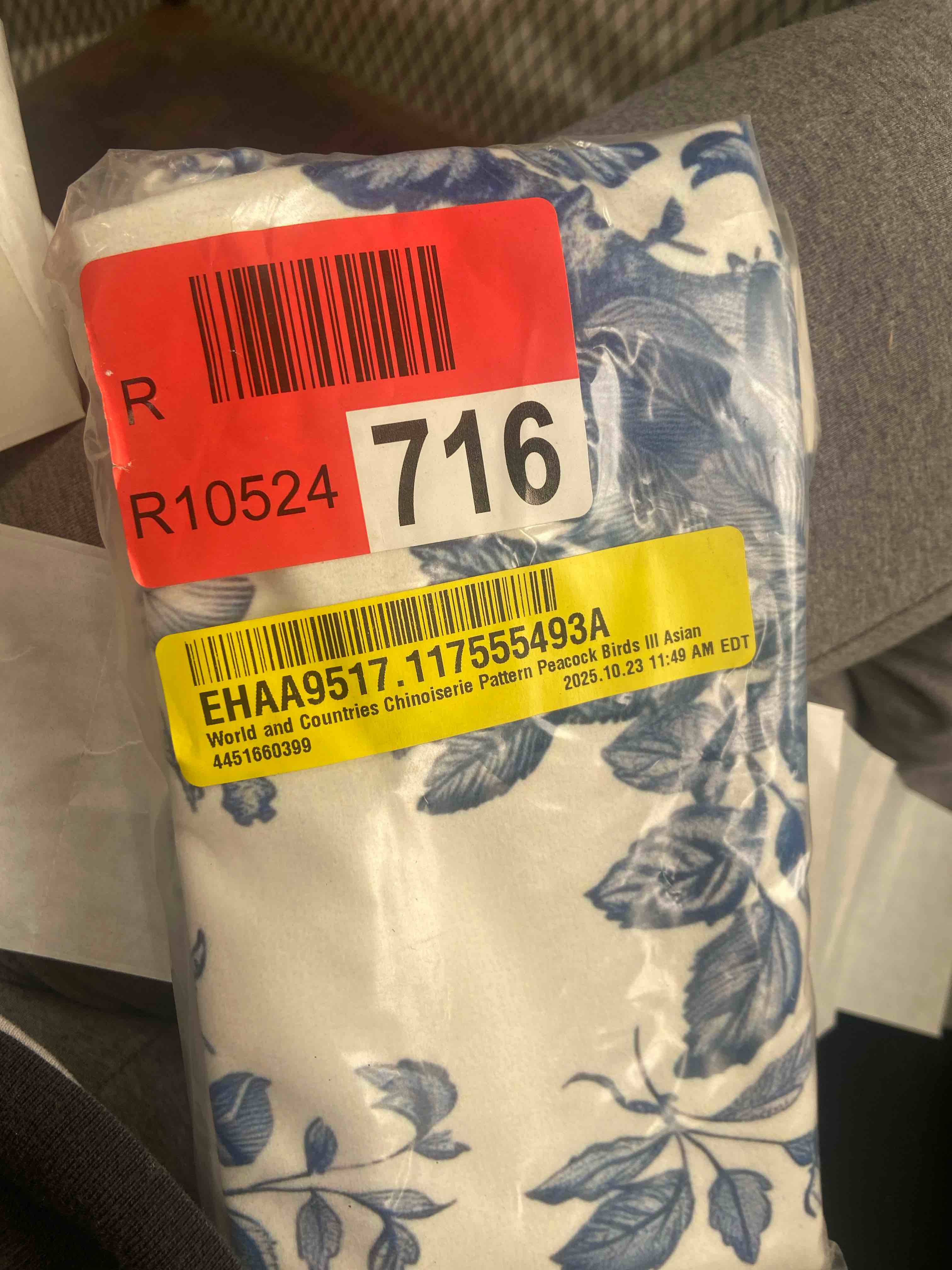 Condition photo showing New/Like New for world and countries chinoiserie pattern peacock birds ill asian