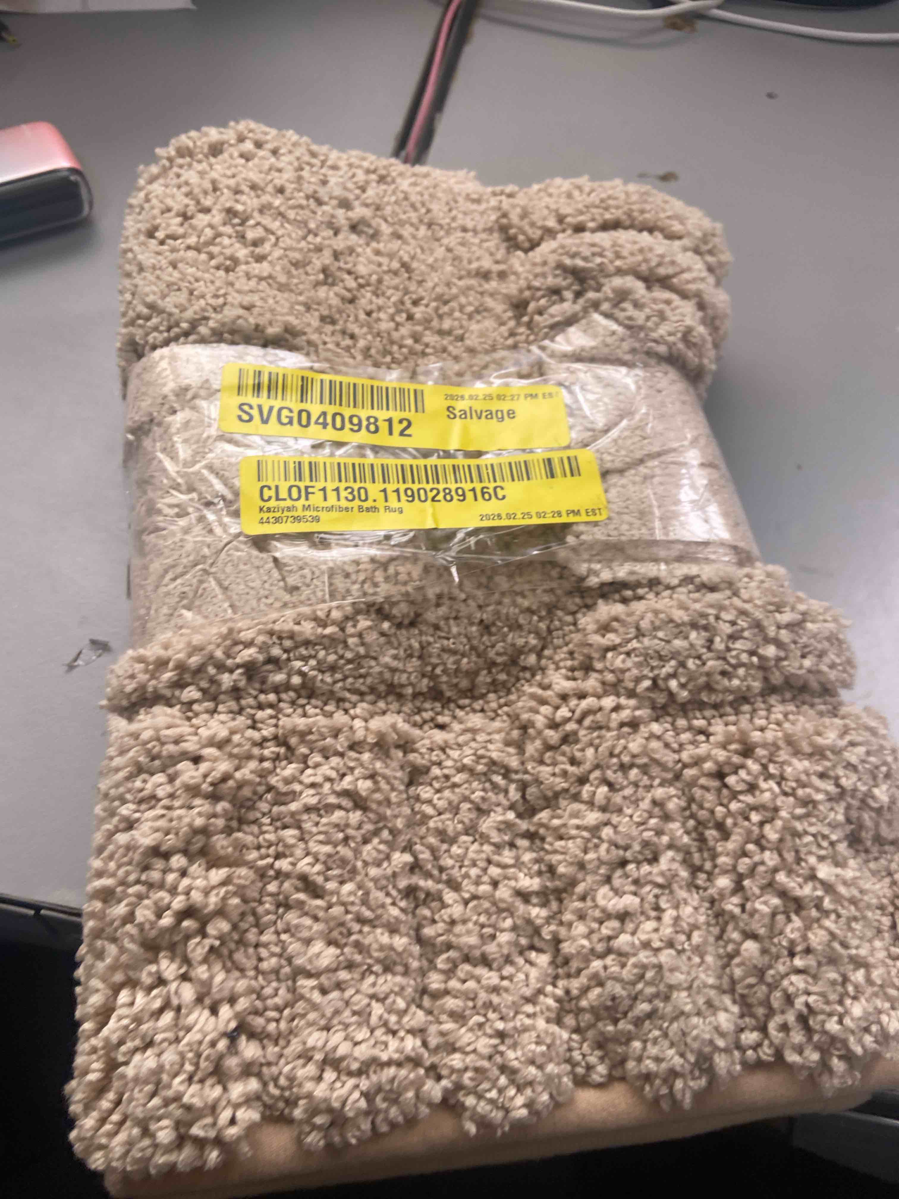 Condition photo showing New/Like New for kaziyah microfiber bath rug 