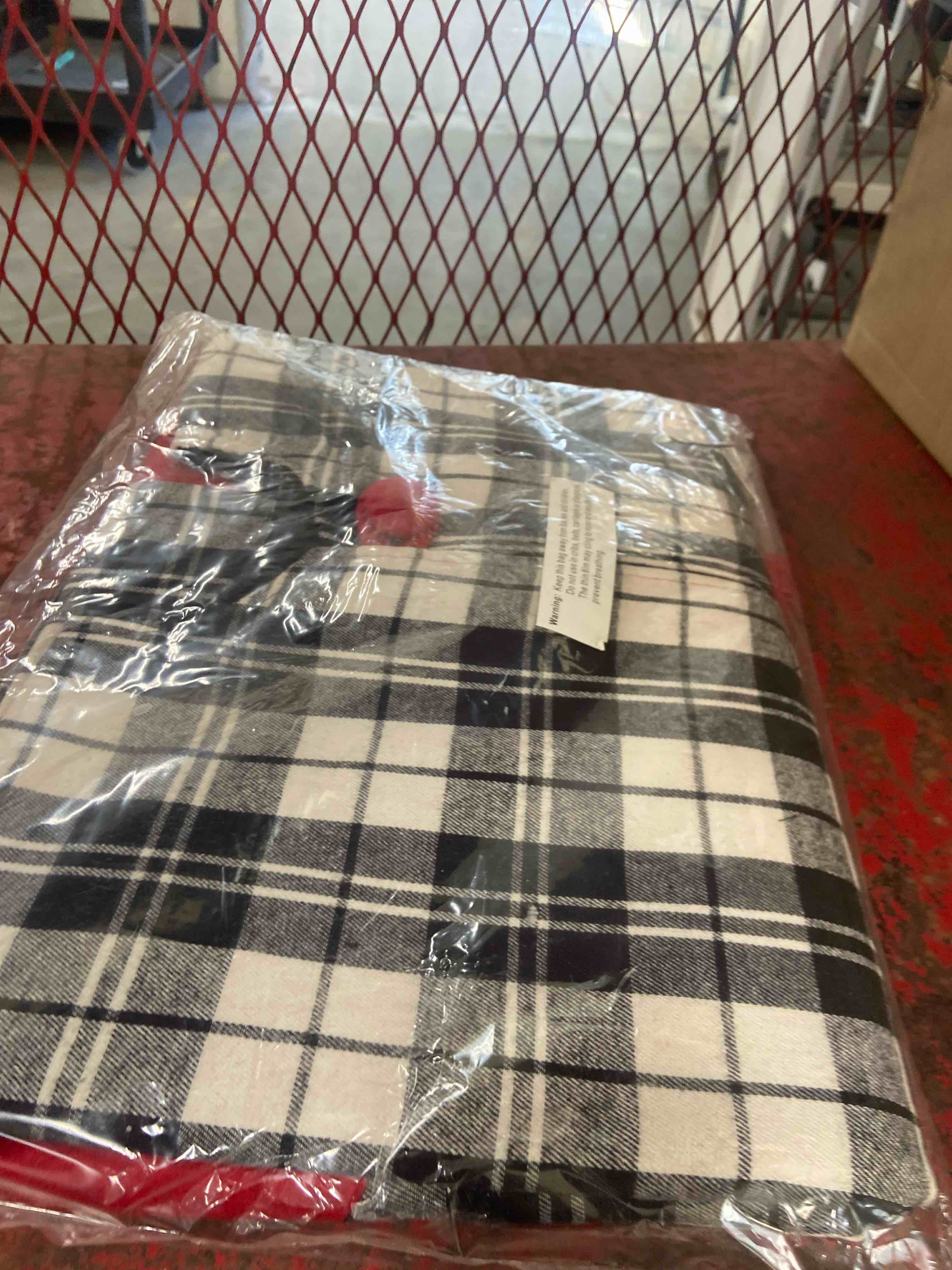 Condition photo showing New/Like New for glitzhome plaid fabric christmas tree skirt with red trim