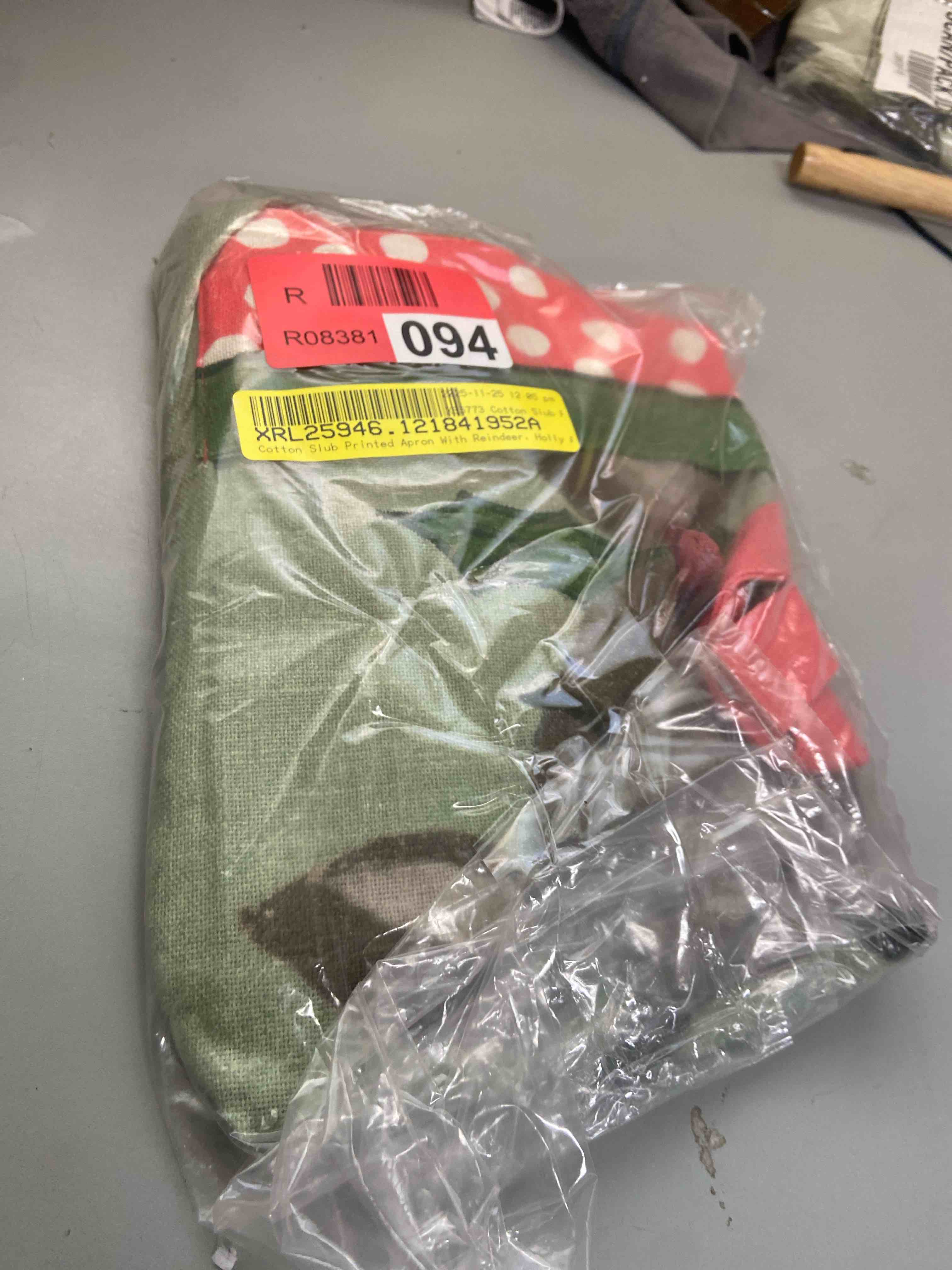 Condition photo showing New/Like New for cotton slub printed apron with reindeer, holly a