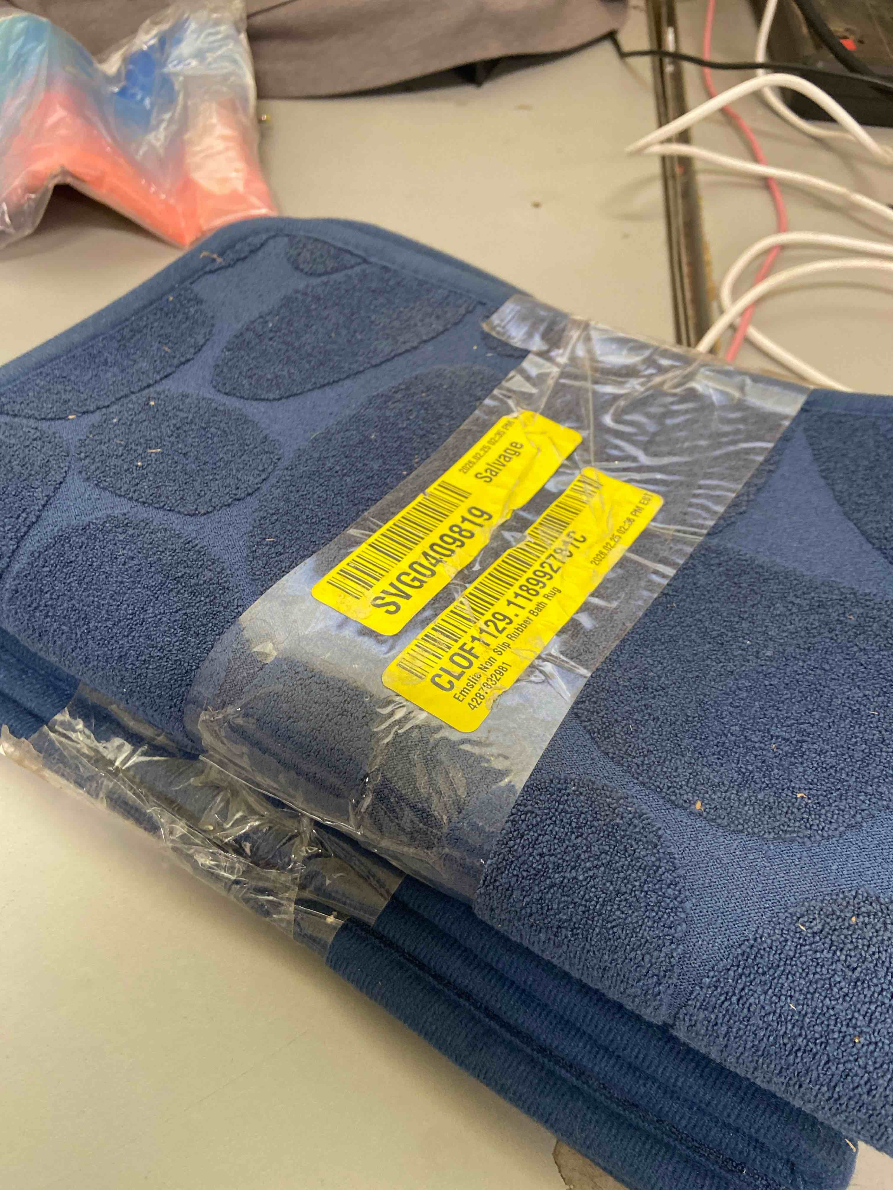 Condition photo showing New/Like New for emslie non slip rubber bath rug 