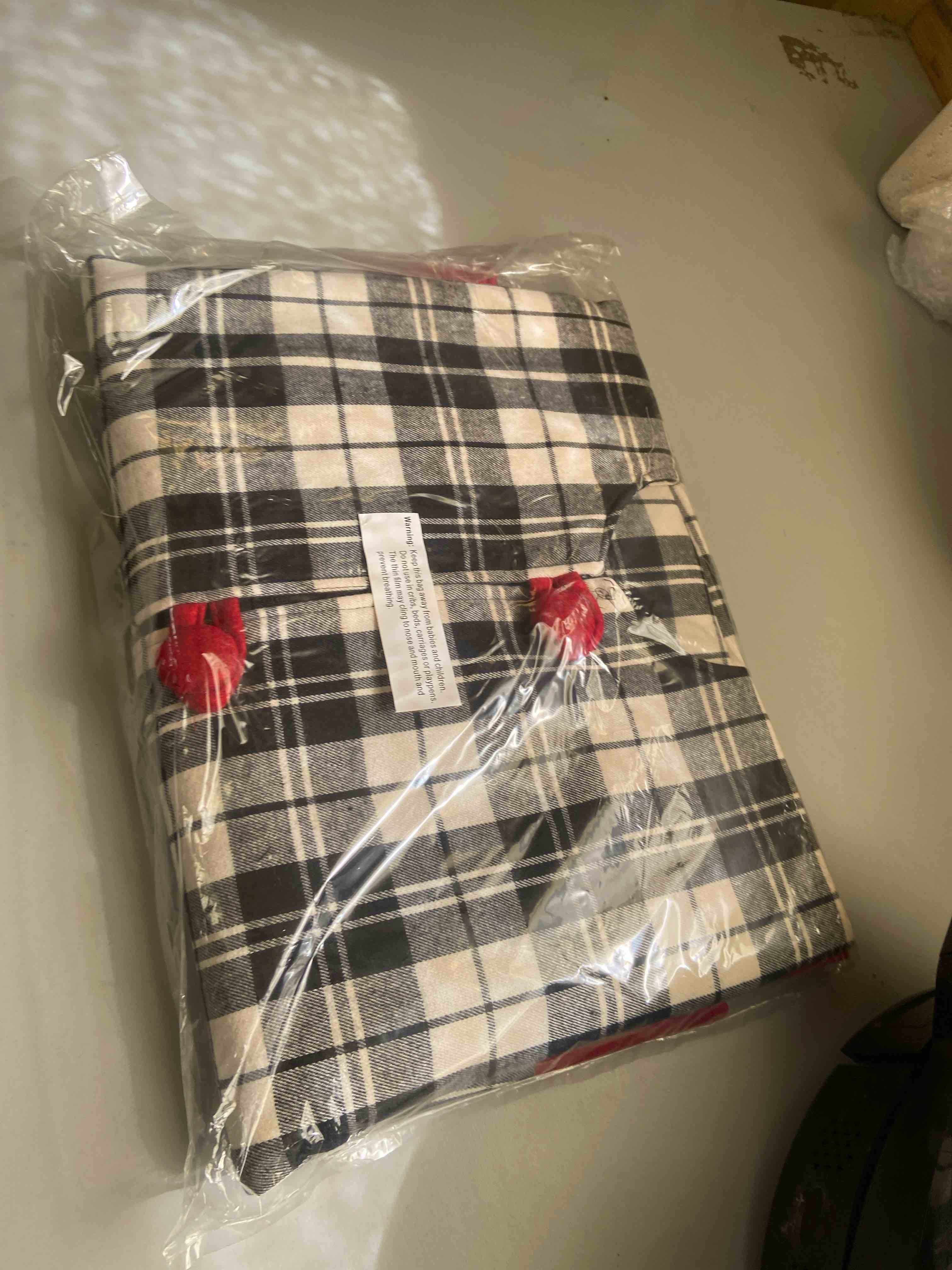 Condition photo showing New/Like New for glitzhome plaid fabric christmas tree skirt with red trim