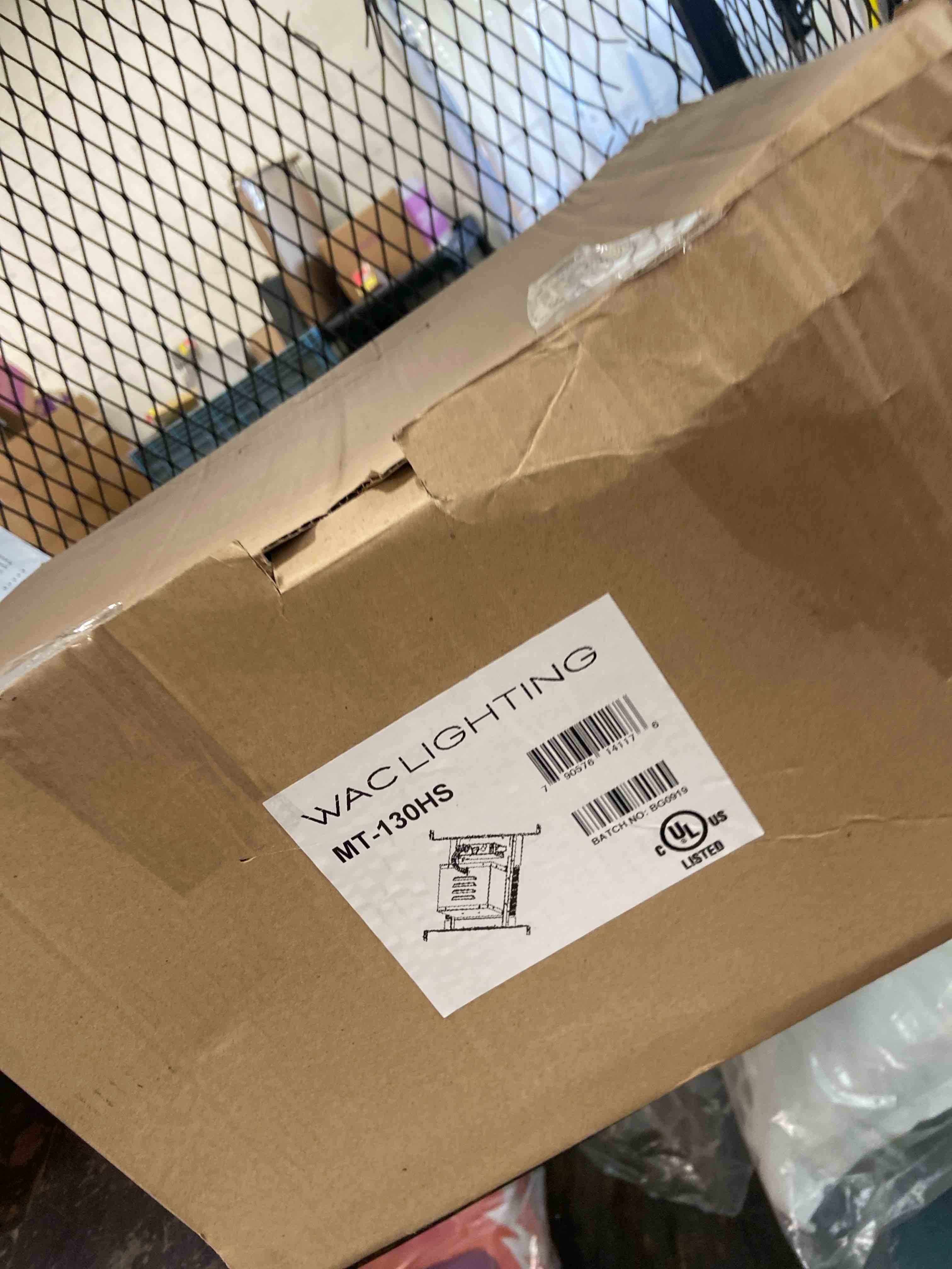 Condition photo showing Good Condition for wac lighting mt-130hs multi spot housing for mt130 (b002poh44y)