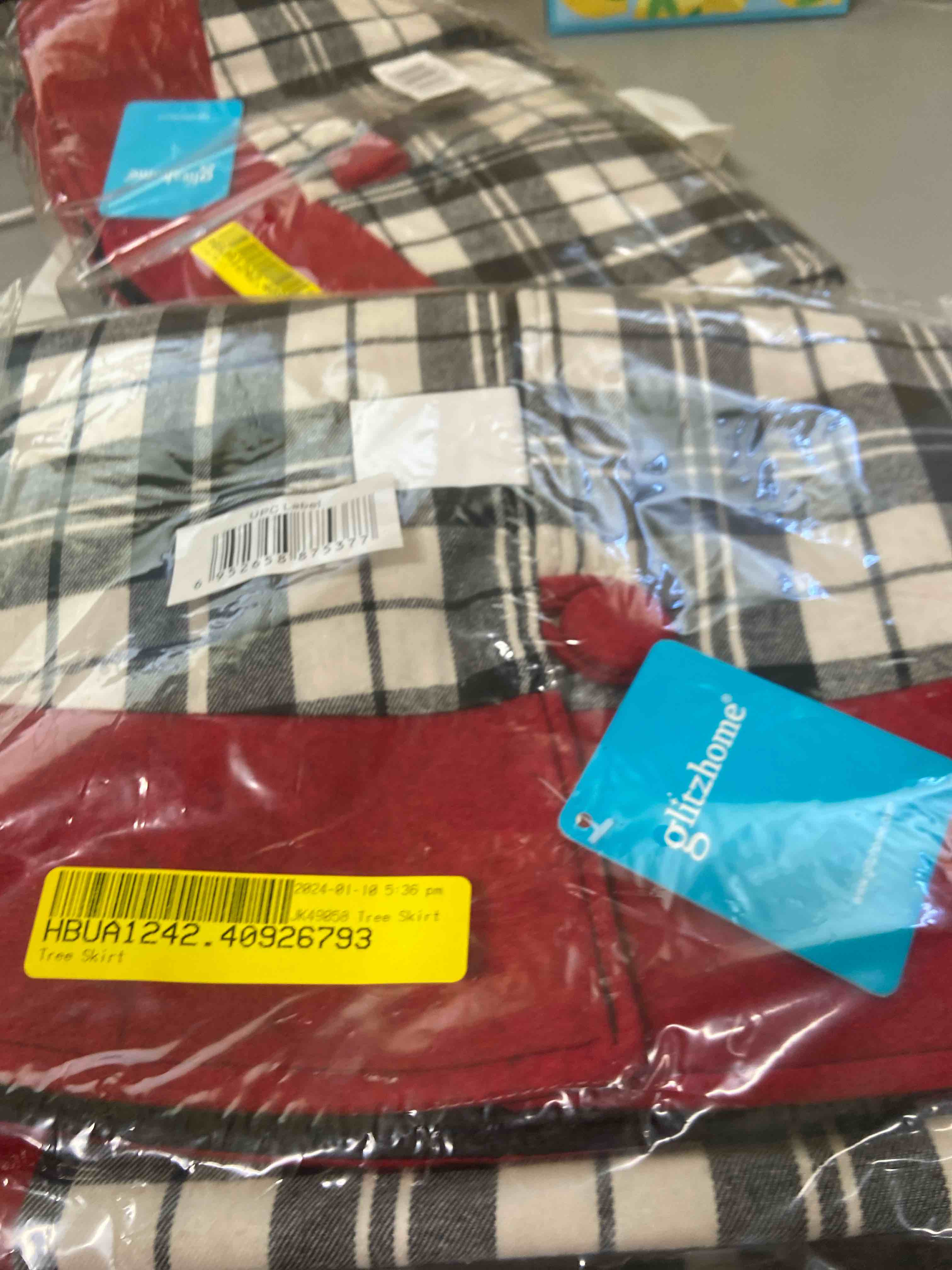 Condition photo showing New/Like New for glitzhome plaid fabric christmas tree skirt with red trim