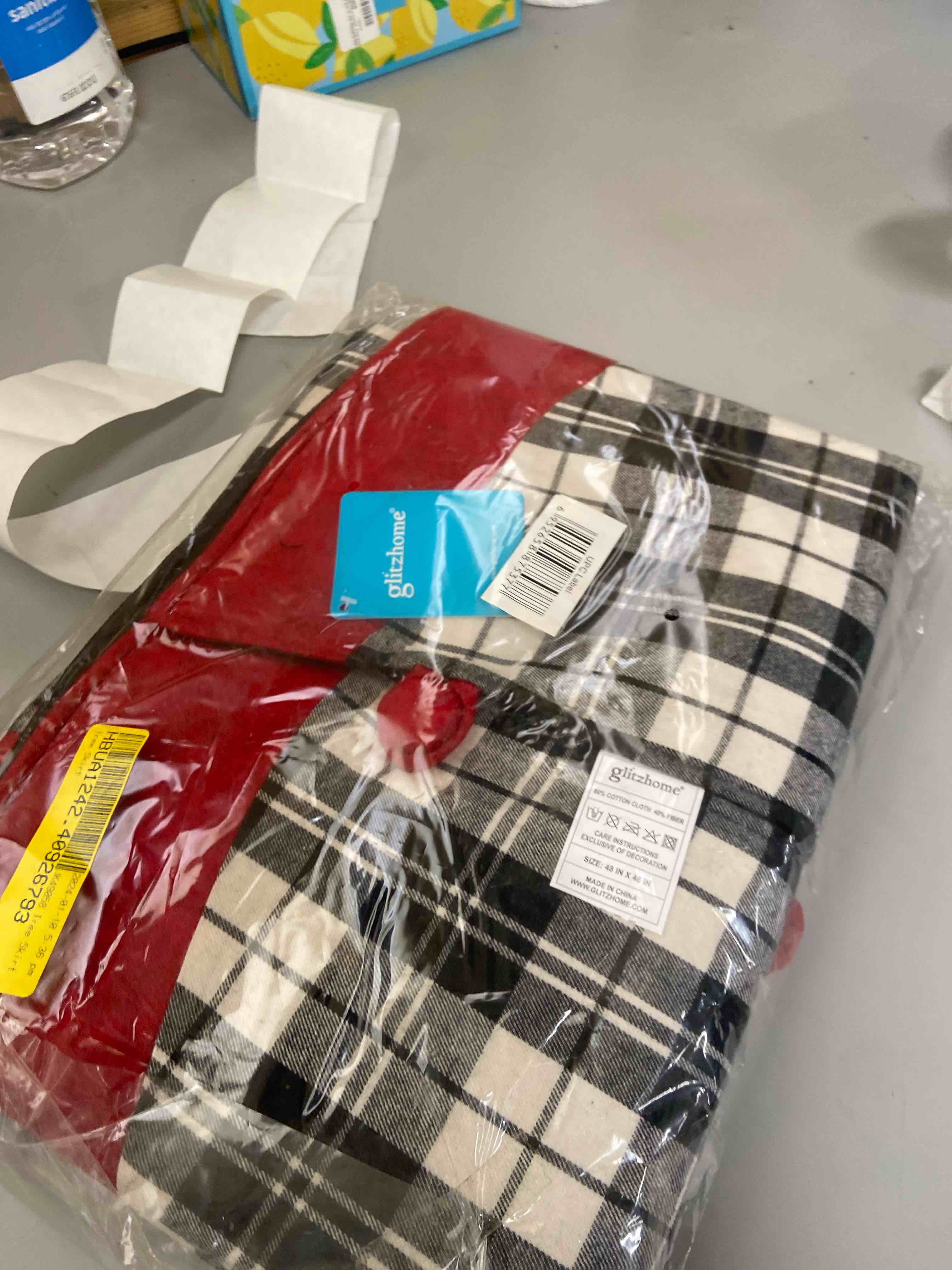 Condition photo showing New/Like New for glitzhome plaid fabric christmas tree skirt with red trim