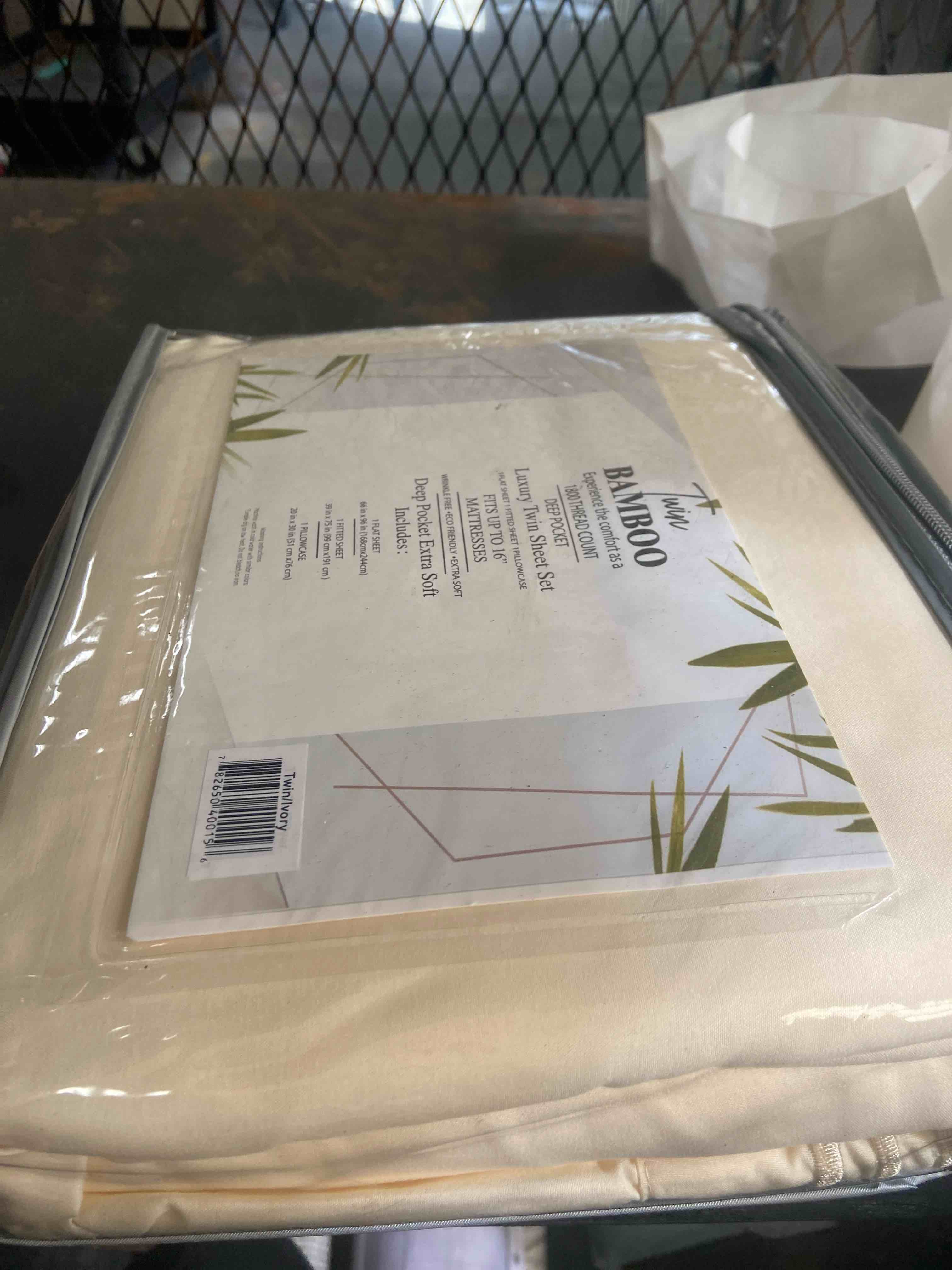 Condition photo showing New/Like New for bamboo 4 piece luxury 3 line embroidered sheet set
