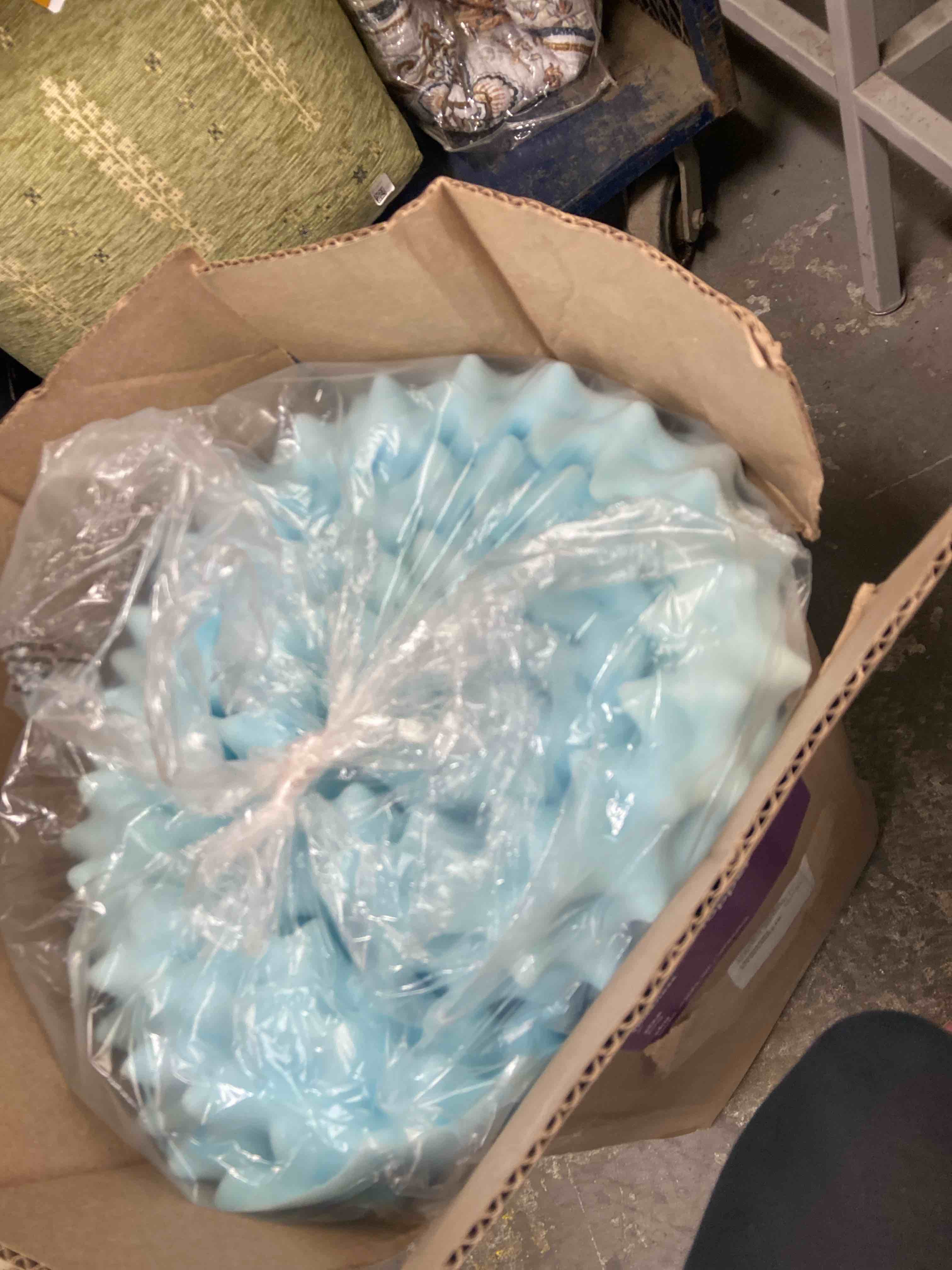 Condition photo showing New/Like New for novilla mattress topper king size - 2 inch cooling memory foam mattress topper, slow-rebound pressure relief, soft comfort blue king 2 inch