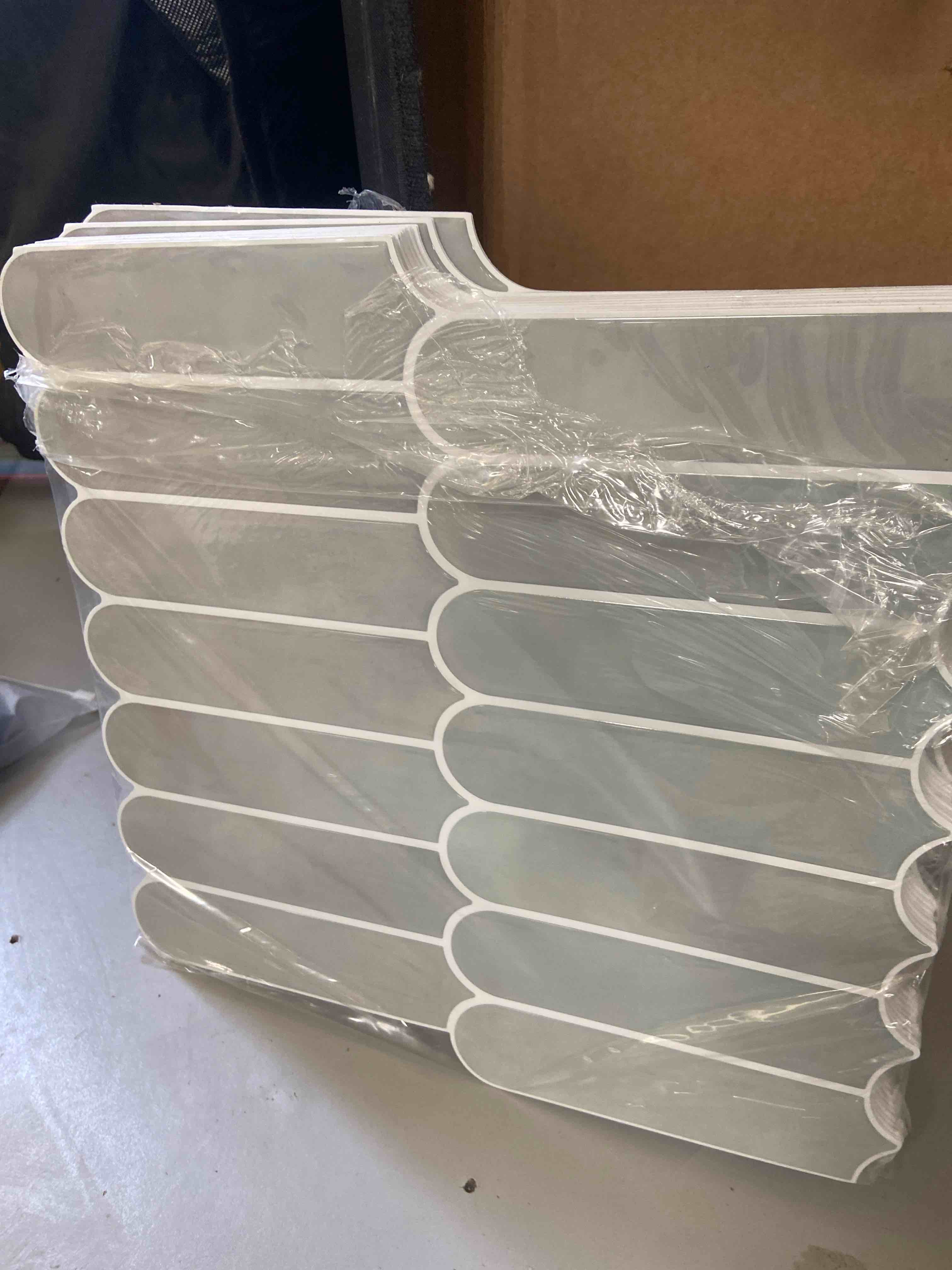 Condition photo showing New/Like New for green peel and stick backsplash, self adhesive sage green peel and stick backsplash feather tile, removable renter friendly backsplash stick on wall tiles for kitchen bathroom (10 sheets)