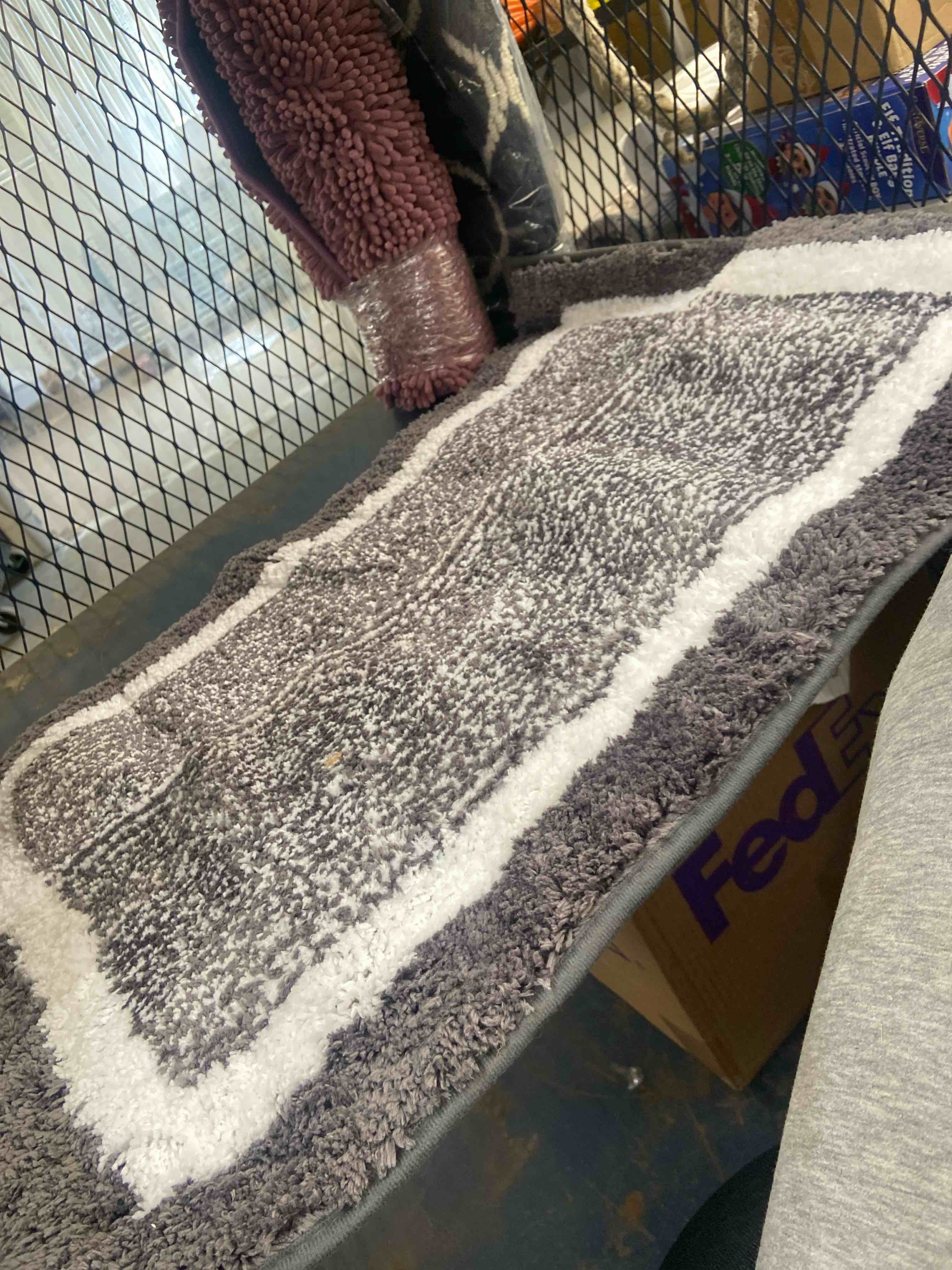 Condition photo showing New/Like New for non-slip bath mat for tub washable bathroom rug quick dry furry bath carpet floor pad
