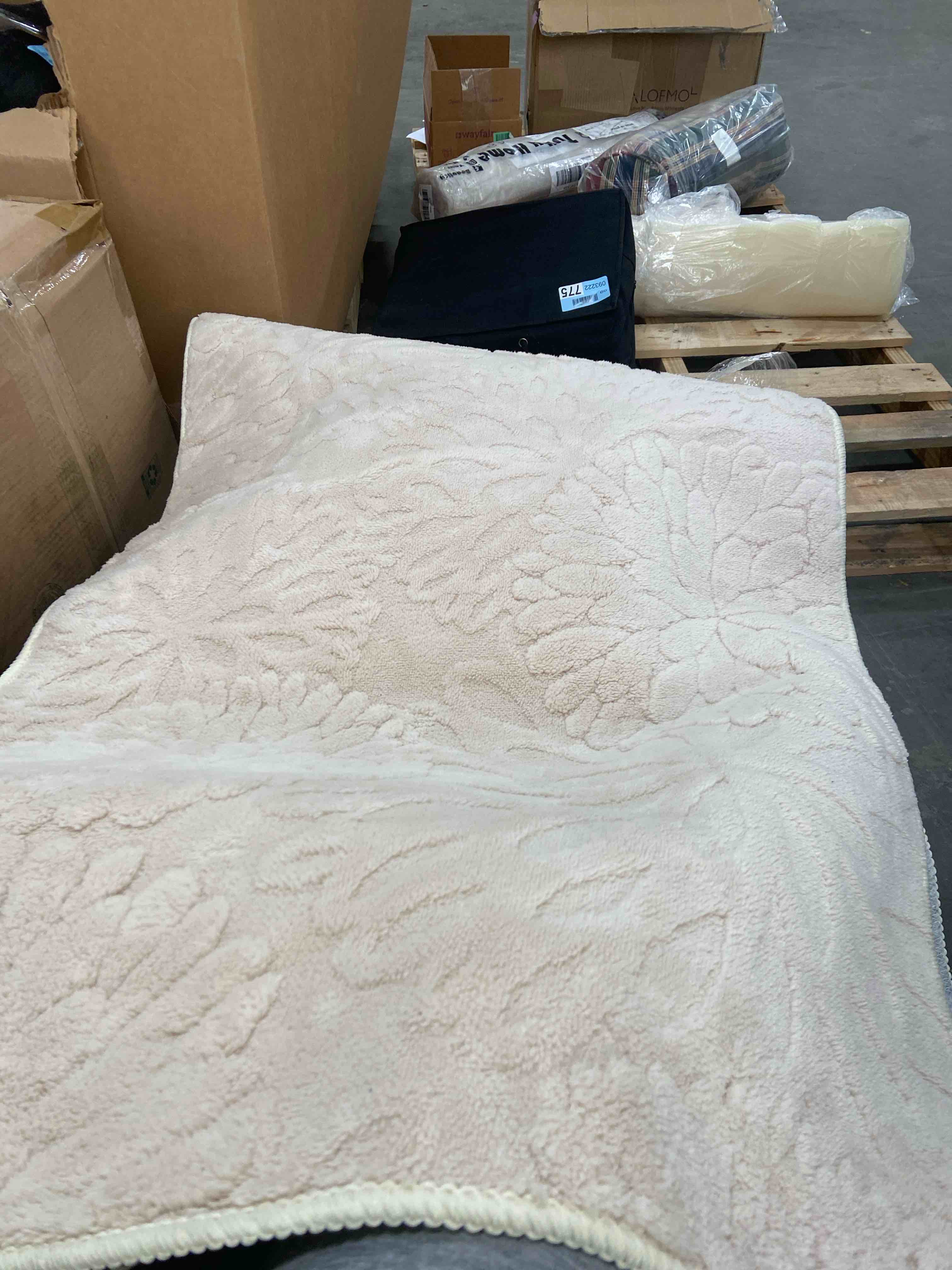 Condition photo showing Good Condition for vaukki 2x10 runner rug for living room, soft fluffy washable modern floral indoor floor mat, non slip shaggy boho accent throw carpet for bedroom, living room, nursery and dining room, beige