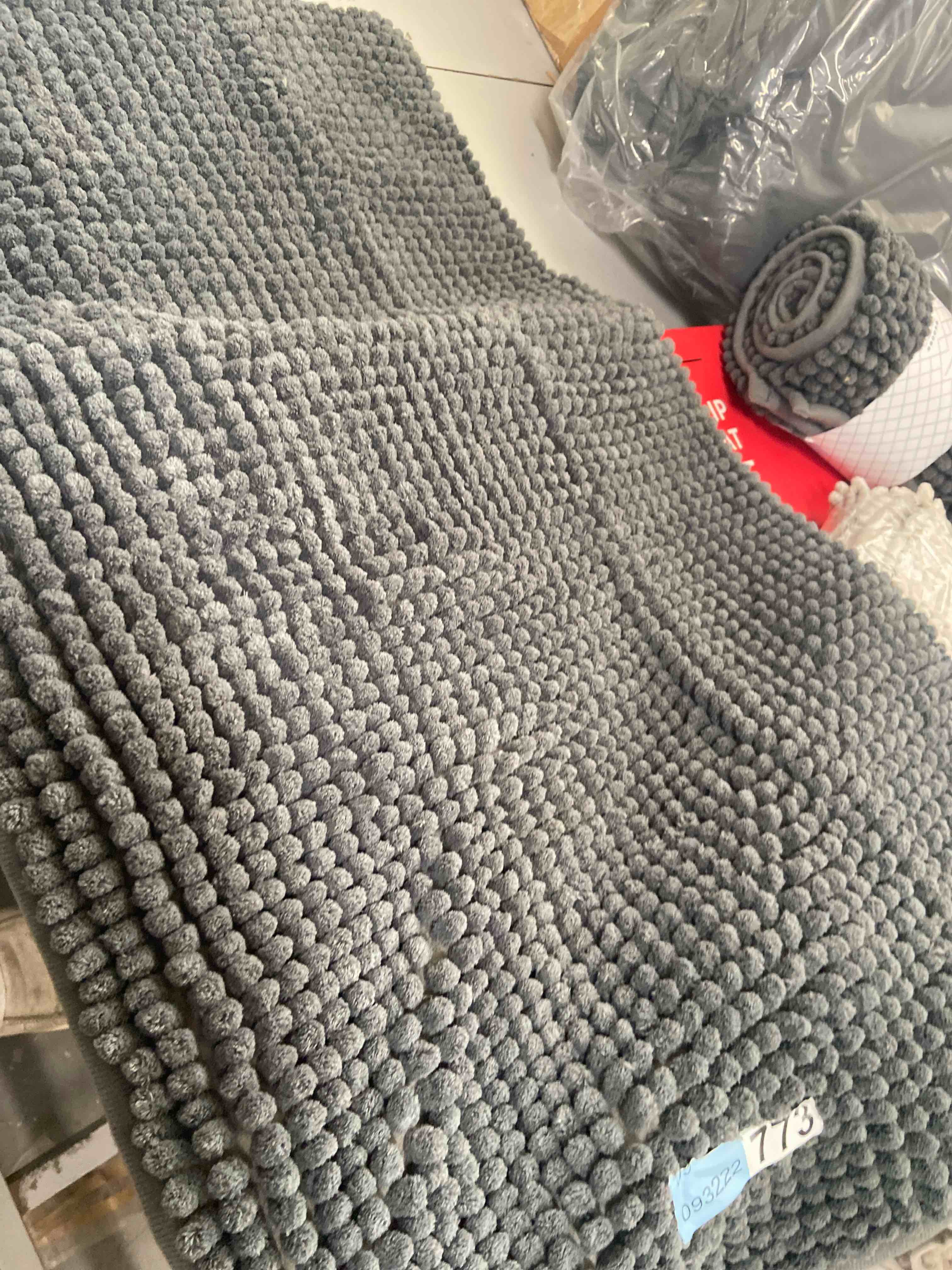 Condition photo showing New/Like New for freshmint chenille bathroom rugs non-slip bath mat 32”x20”, washable soft shower mat, for bathroom floor & tub fluffy shag bath rugs, durable thick water absorbent microfiber shower rugs, gray 32"x20" grey