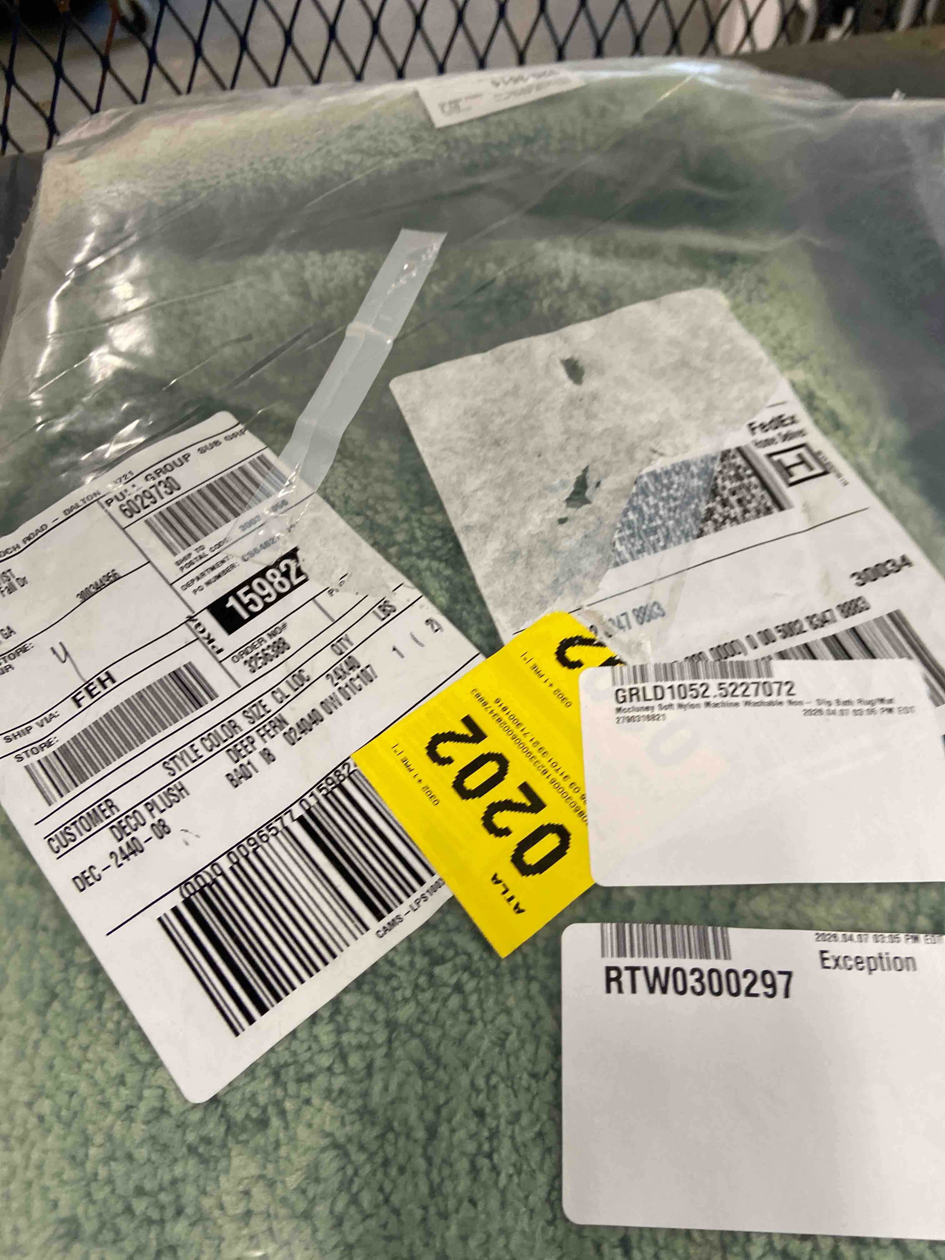 Condition photo showing New/Like New for mccluney soft nylon machine washable non- slip bath rug/mat