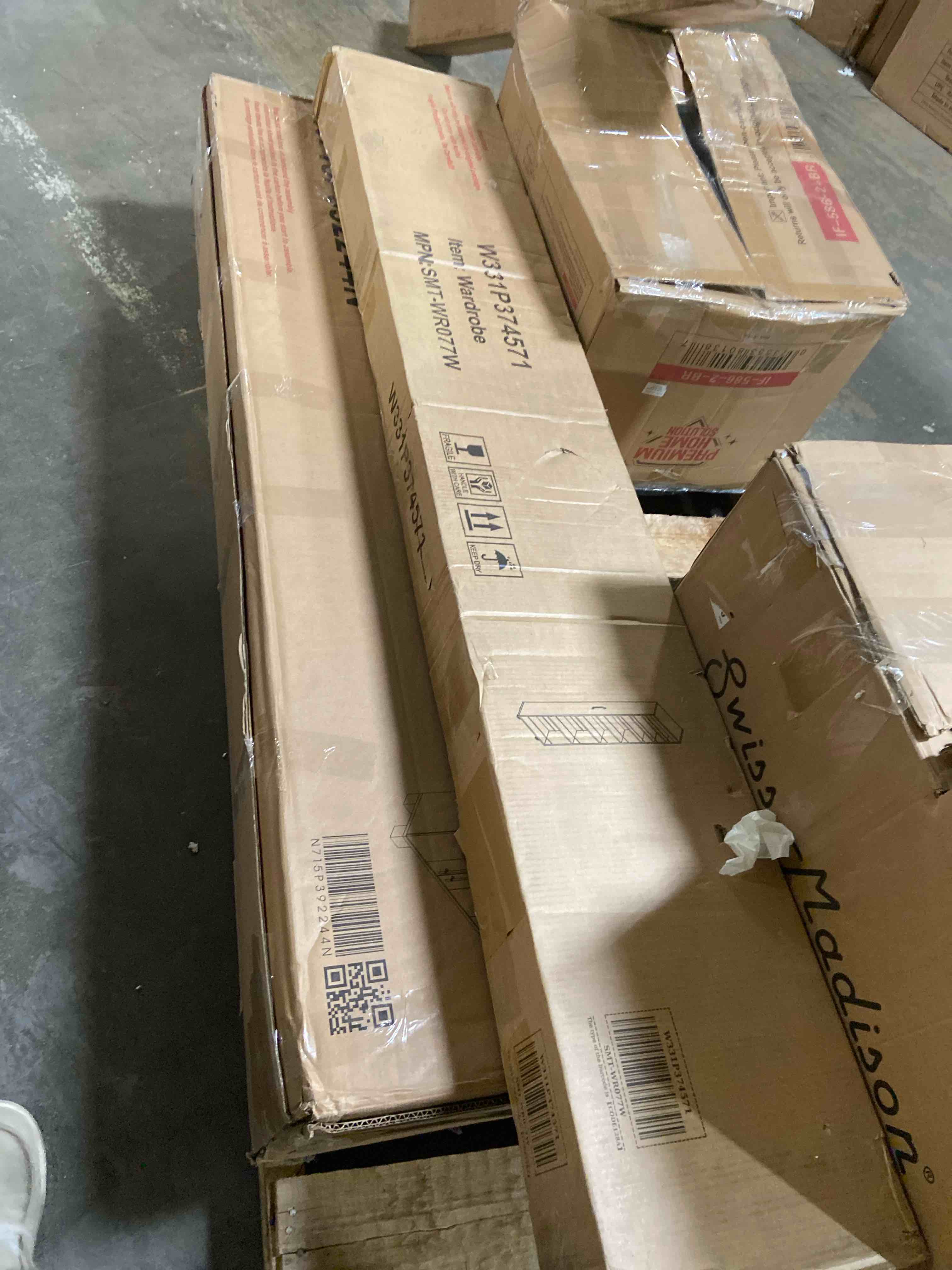 https://s3.amazonaws.com/lotting-images-prod/phillipi/BRN1944754_1778609734236.jpeg