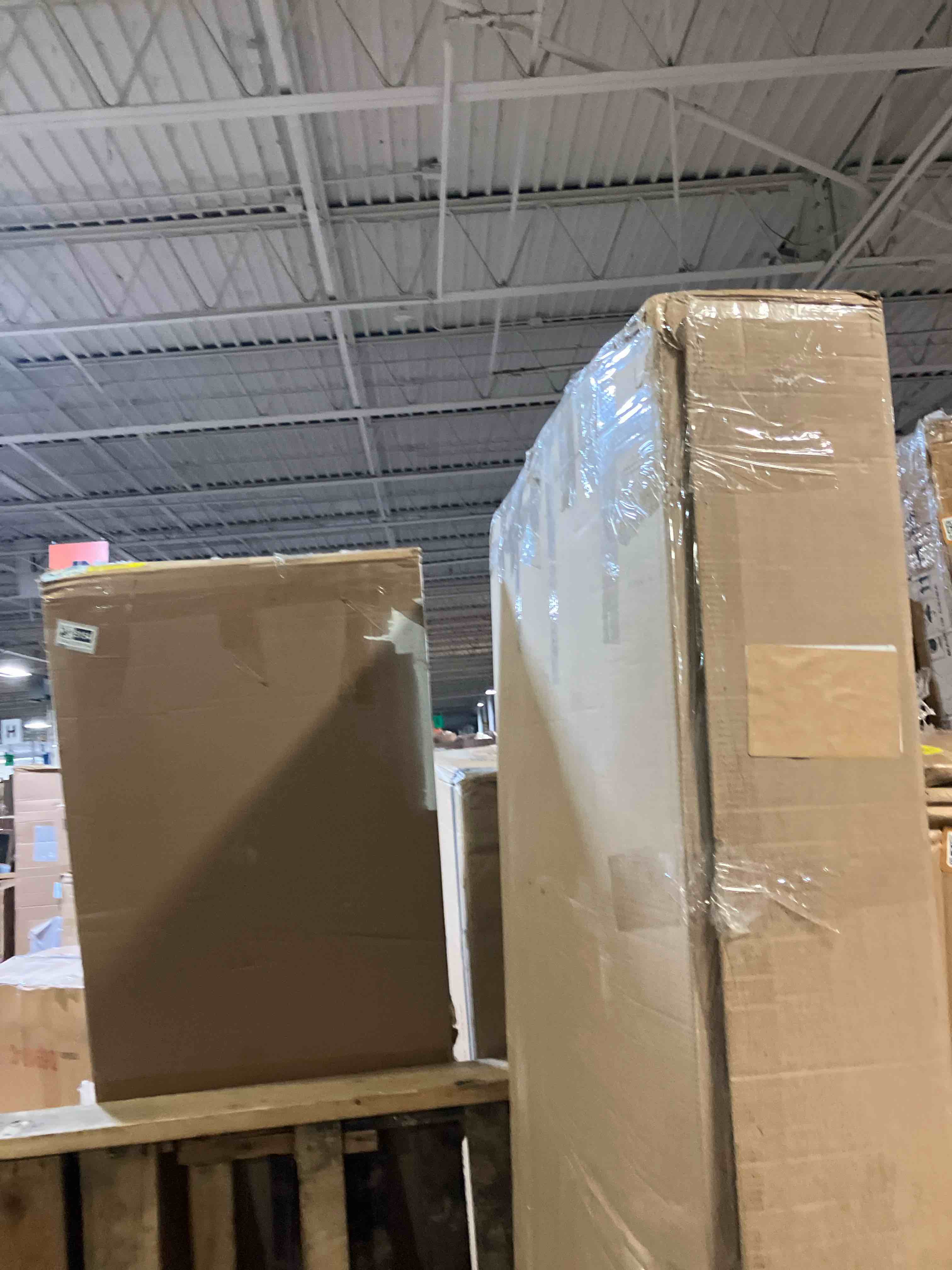 https://s3.amazonaws.com/lotting-images-prod/phillipi/BRN1947158_1751560673154.jpeg