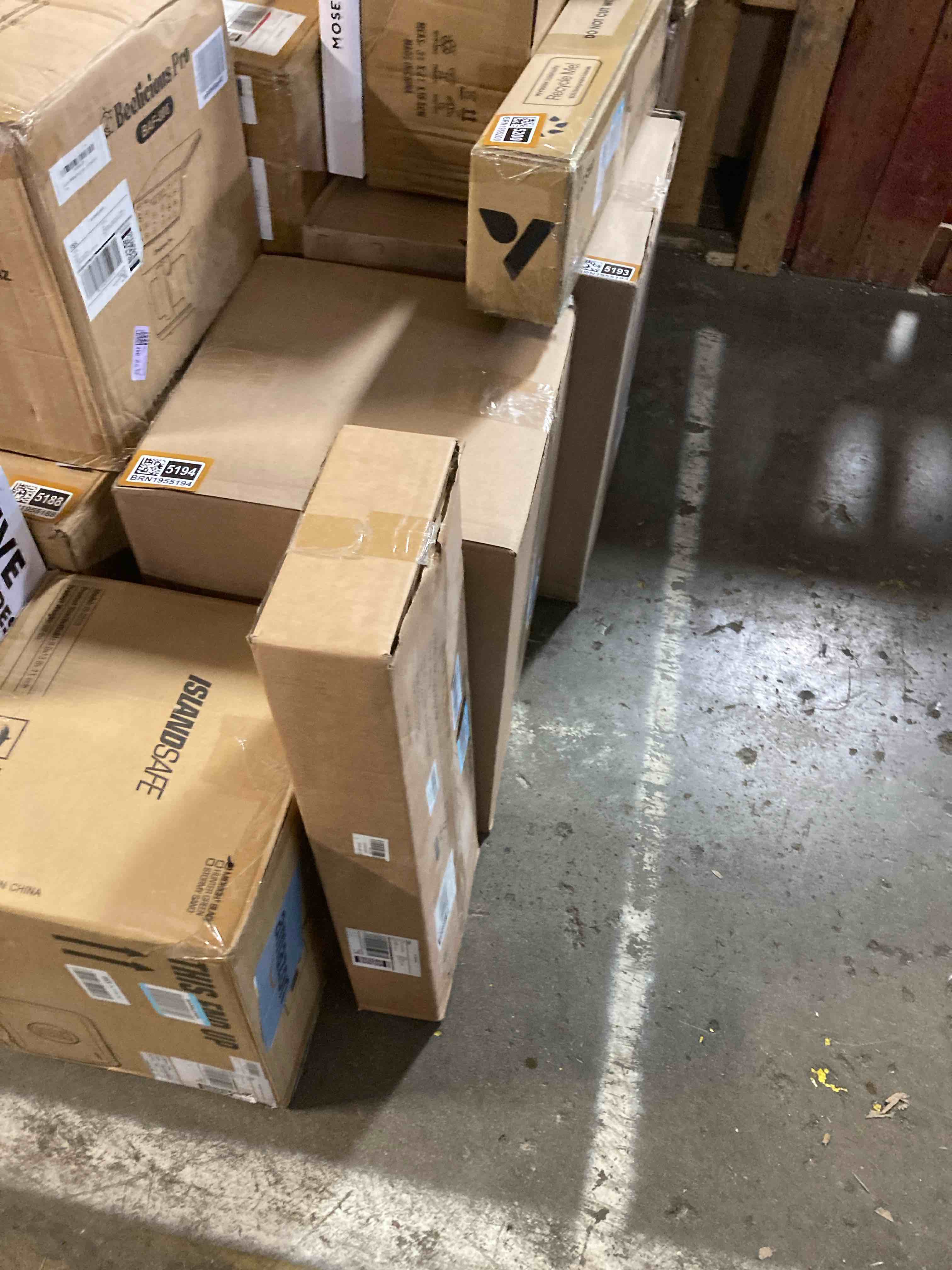 https://s3.amazonaws.com/lotting-images-prod/phillipi/BRN1955201_1756311961656.jpeg