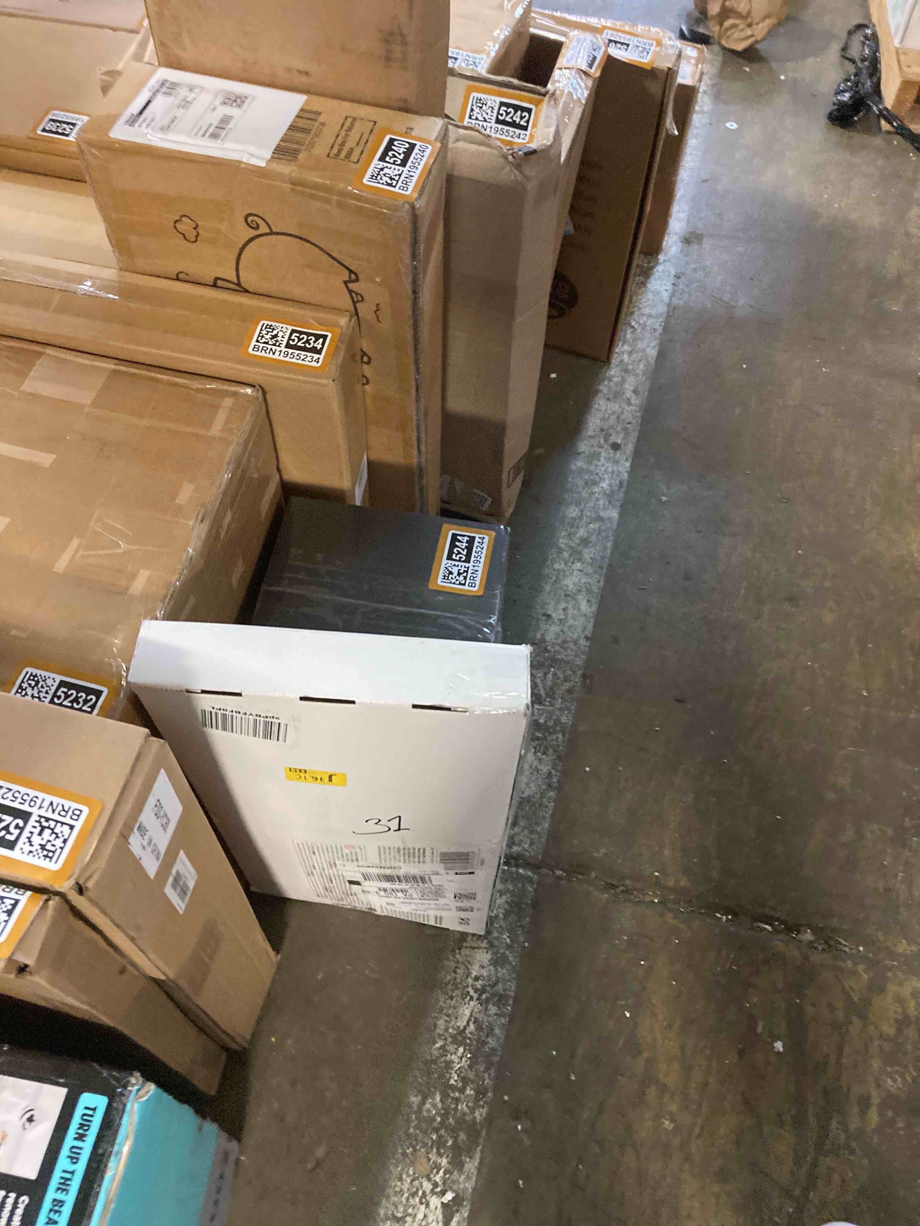 https://s3.amazonaws.com/lotting-images-prod/phillipi/BRN1955270_1756320204347.jpeg