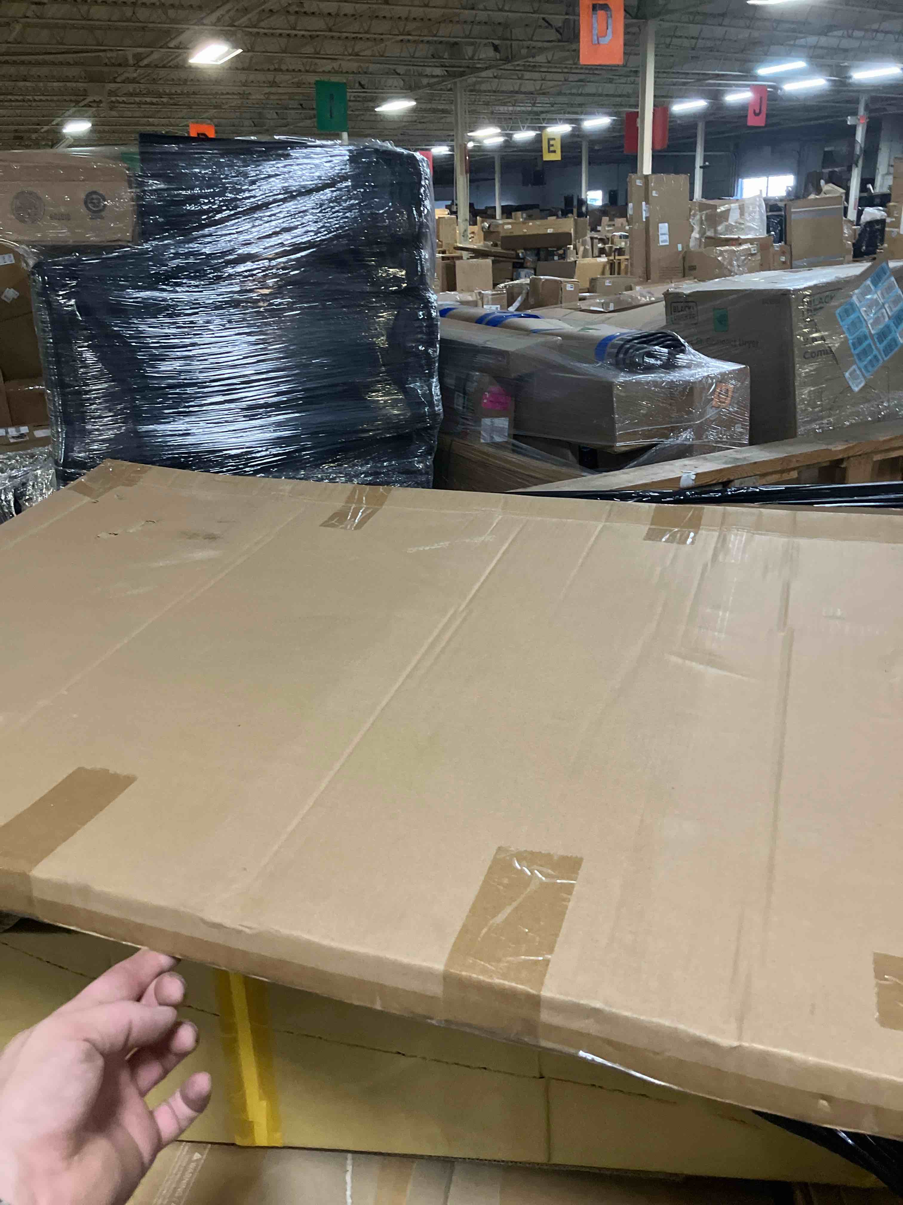 https://s3.amazonaws.com/lotting-images-prod/phillipi/BRN1956028_1758025410859.jpeg