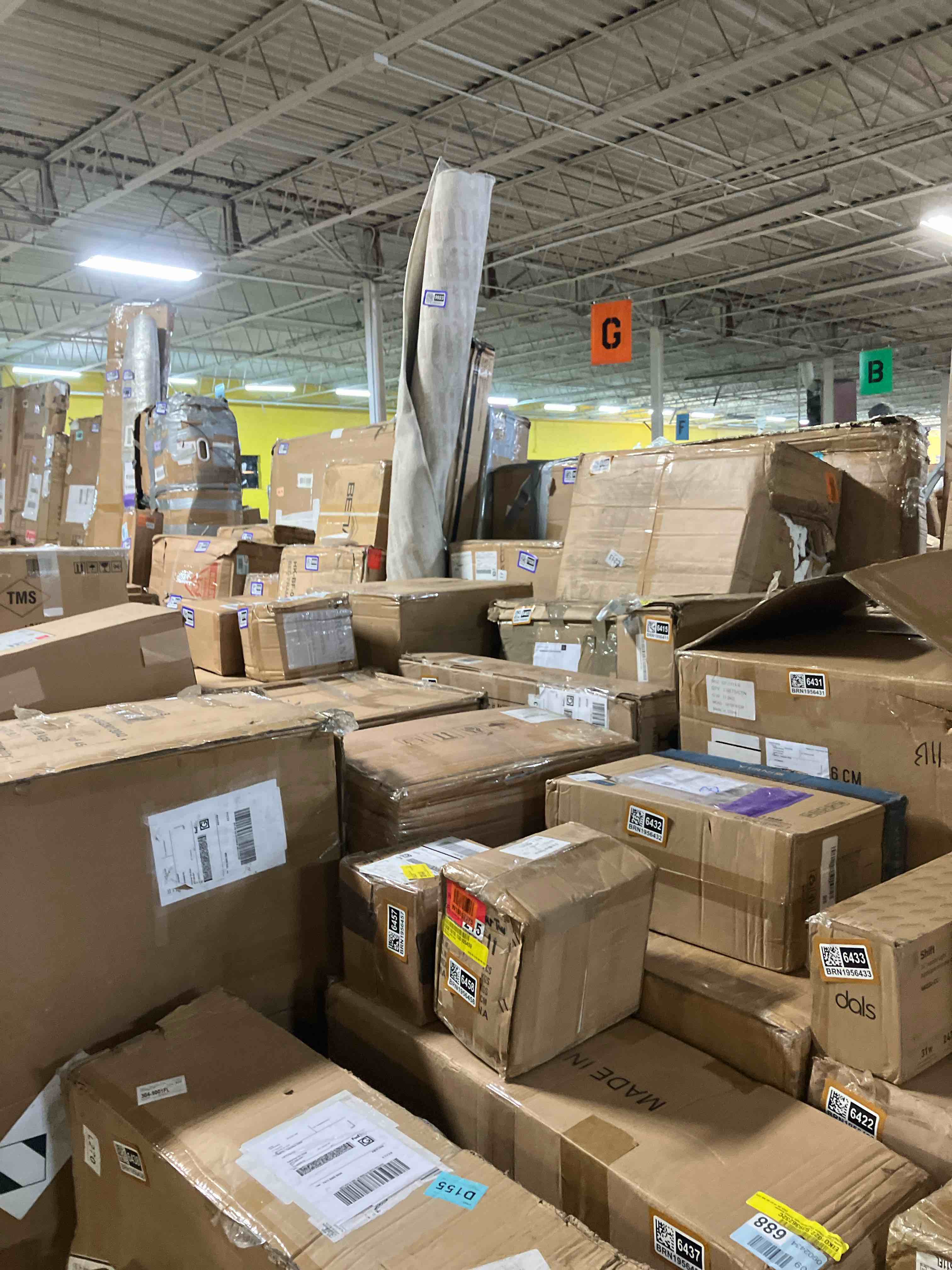 https://s3.amazonaws.com/lotting-images-prod/phillipi/BRN1956458_1759343658039.jpeg