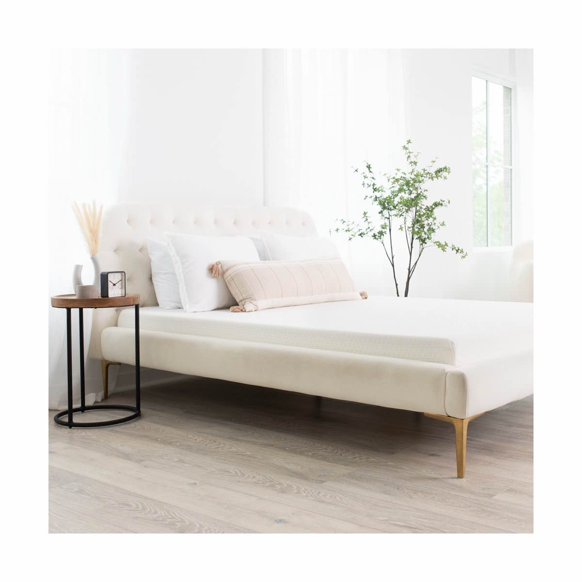 chime medium memory foam queen mattress, made of hypoallergenic material, overall dimensions 8'' x 59'' w x 79'' l (mattress only)