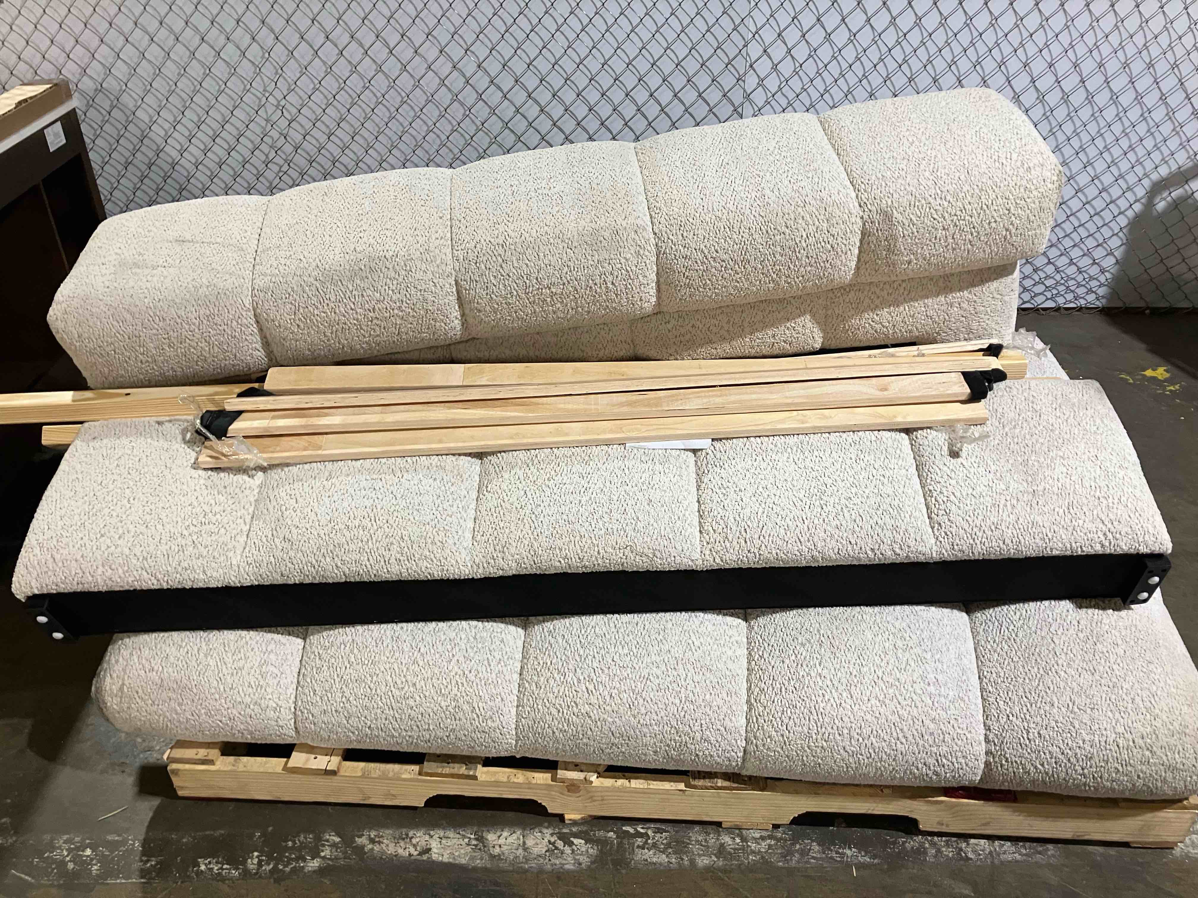 https://s3.amazonaws.com/lotting-images-prod/phillipi/BRN3538125_1777655076313.jpeg