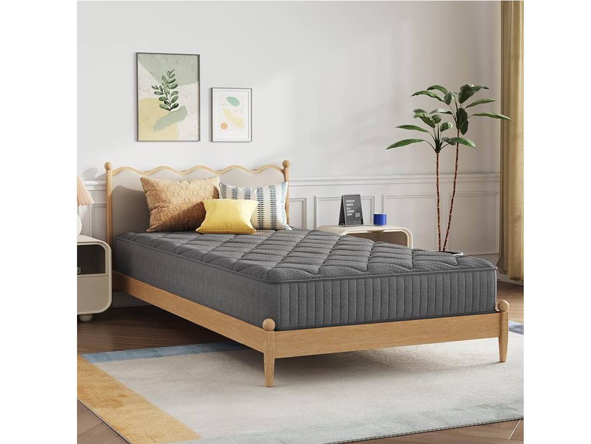 Novilla Full Size Mattress 8 Inch,Hybrid Full Mattress in a Box with Individually Wrapped Coils & Ge
