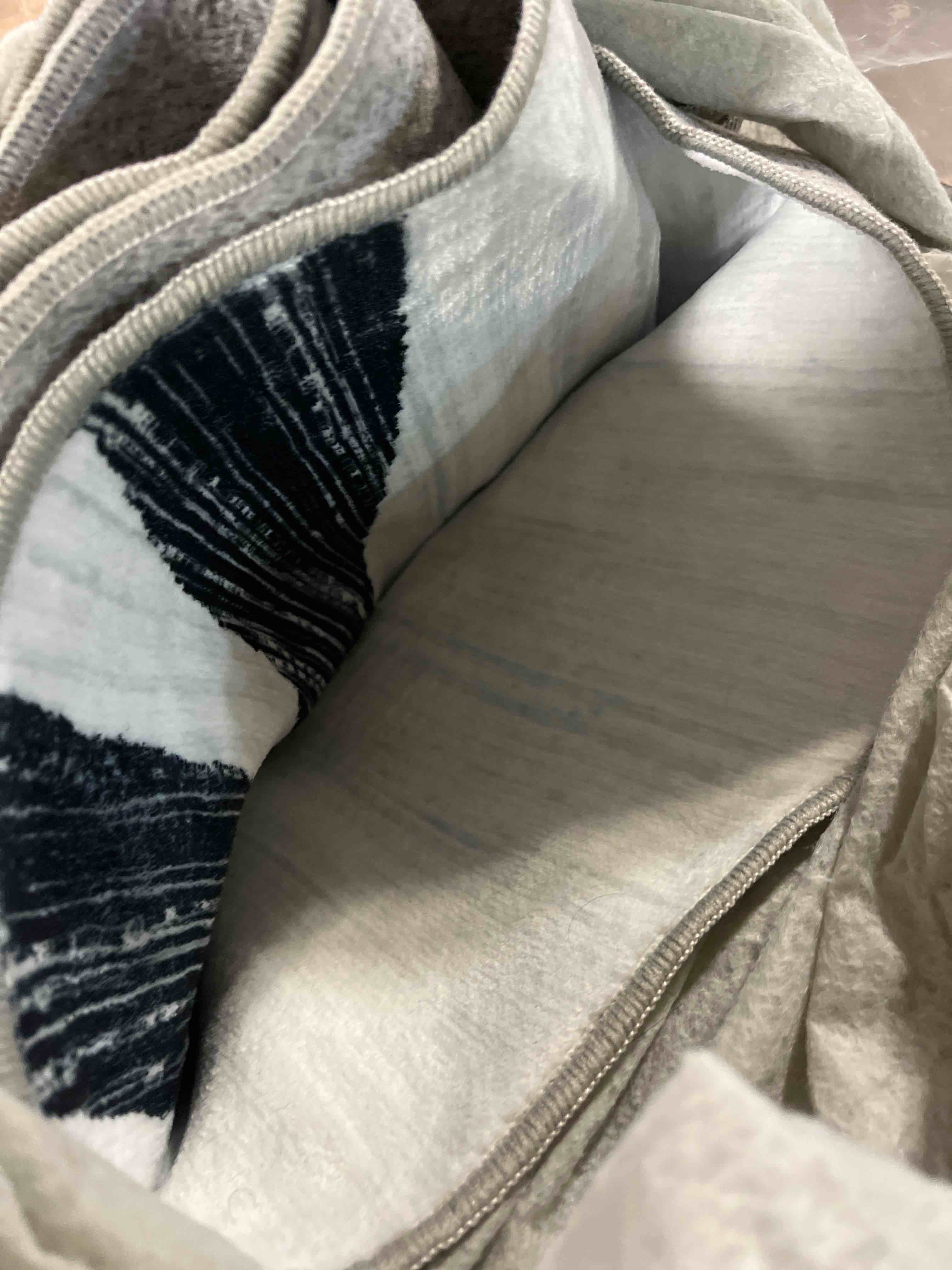 Condition photo showing New/Like New for GarveeHome Beige Black 8x10 Washable Area Rug for Living Room: Modern Striped Washable Living Room Area Rug Striped Modern Non Slip Low Pile Carpet for Bedroom Soft Stain-Resistant Carpet. Beige Black 8' x 10' (Rectangular)