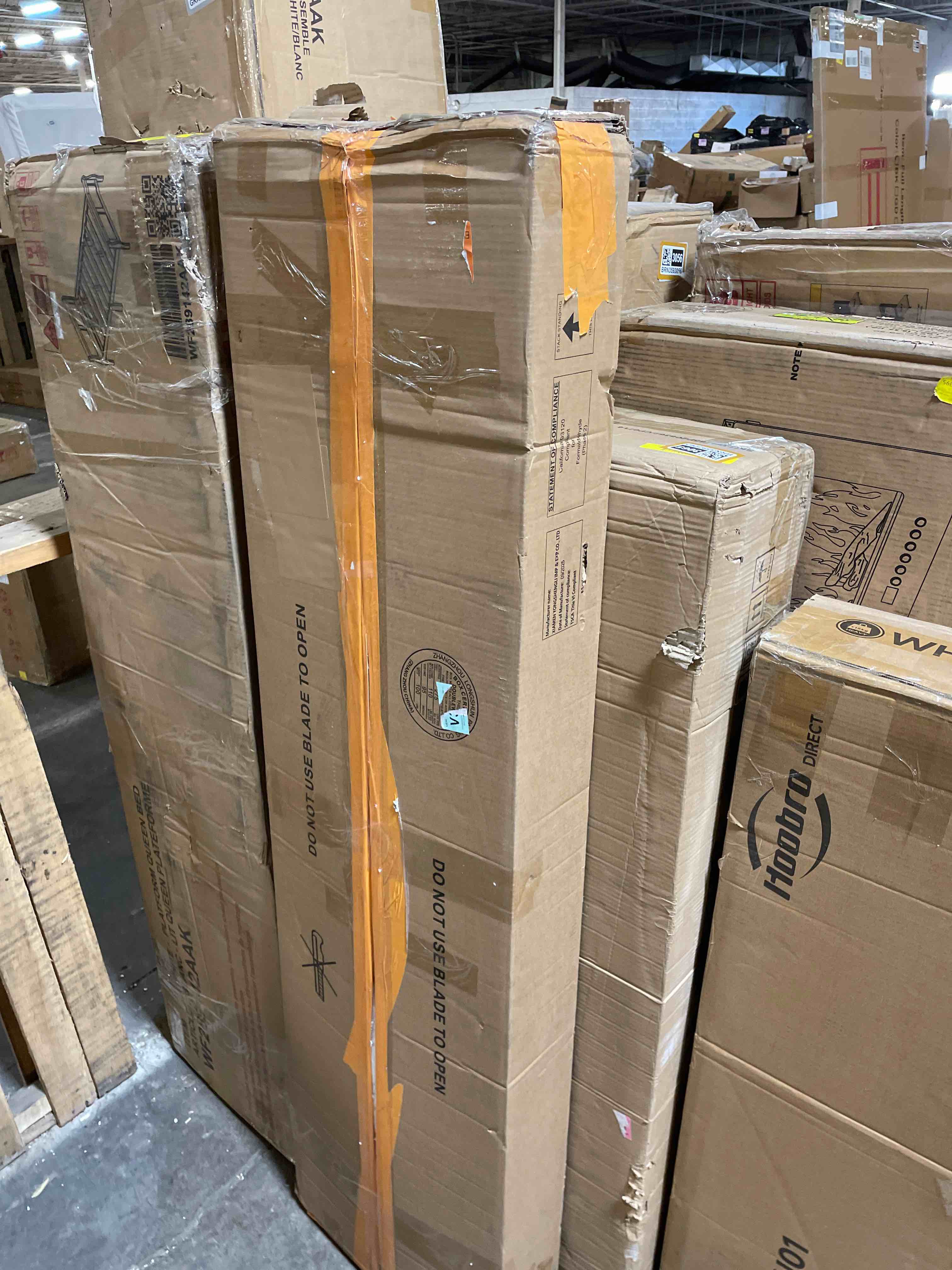 Condition photo showing New/Like New for Camila Bench Black 