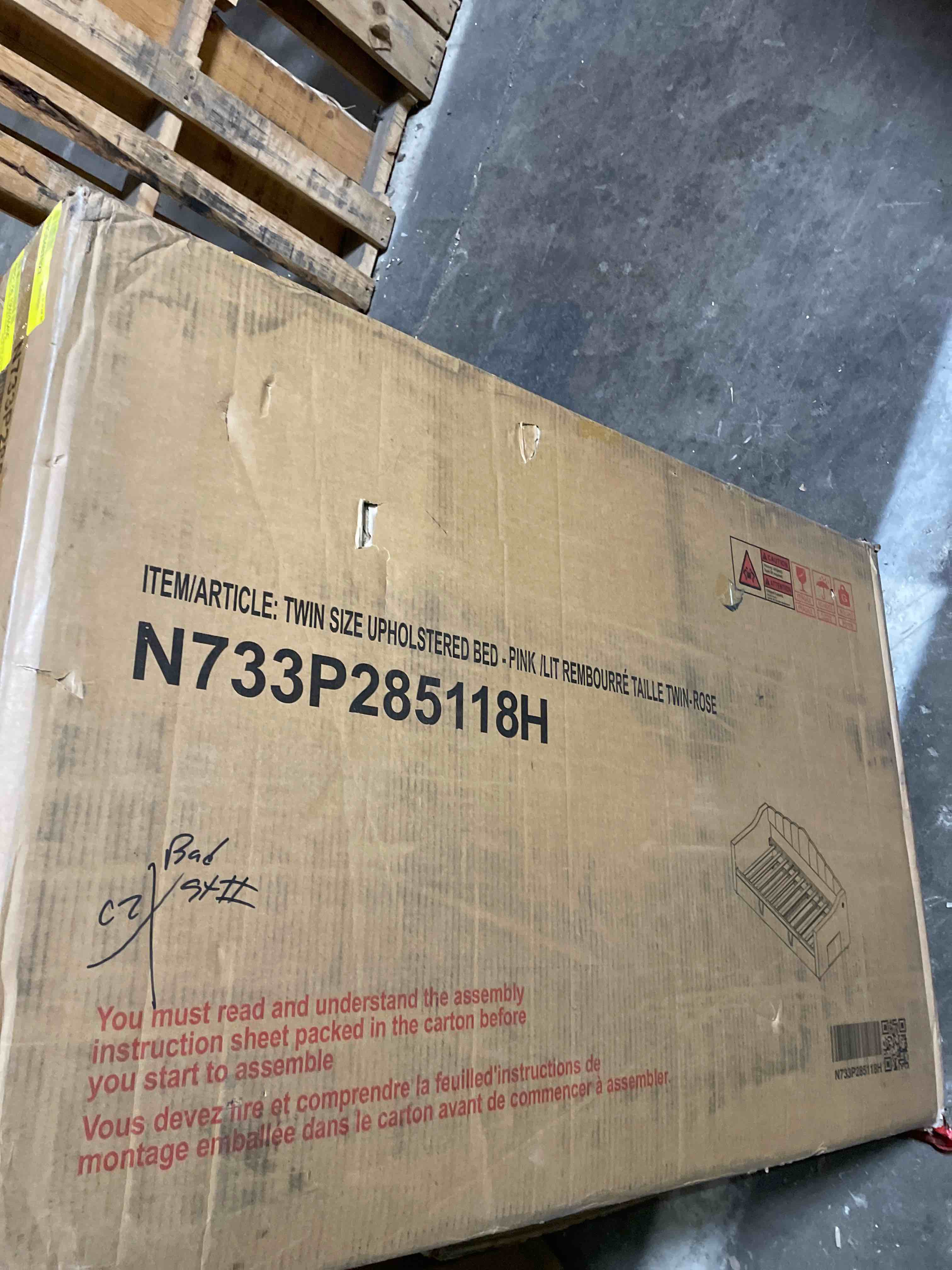 Condition photo showing As Is for Upholstered Twin Size Daybed Frame w/Trundle Velvet Sofabed w/USB Charging Port (missing other box) 