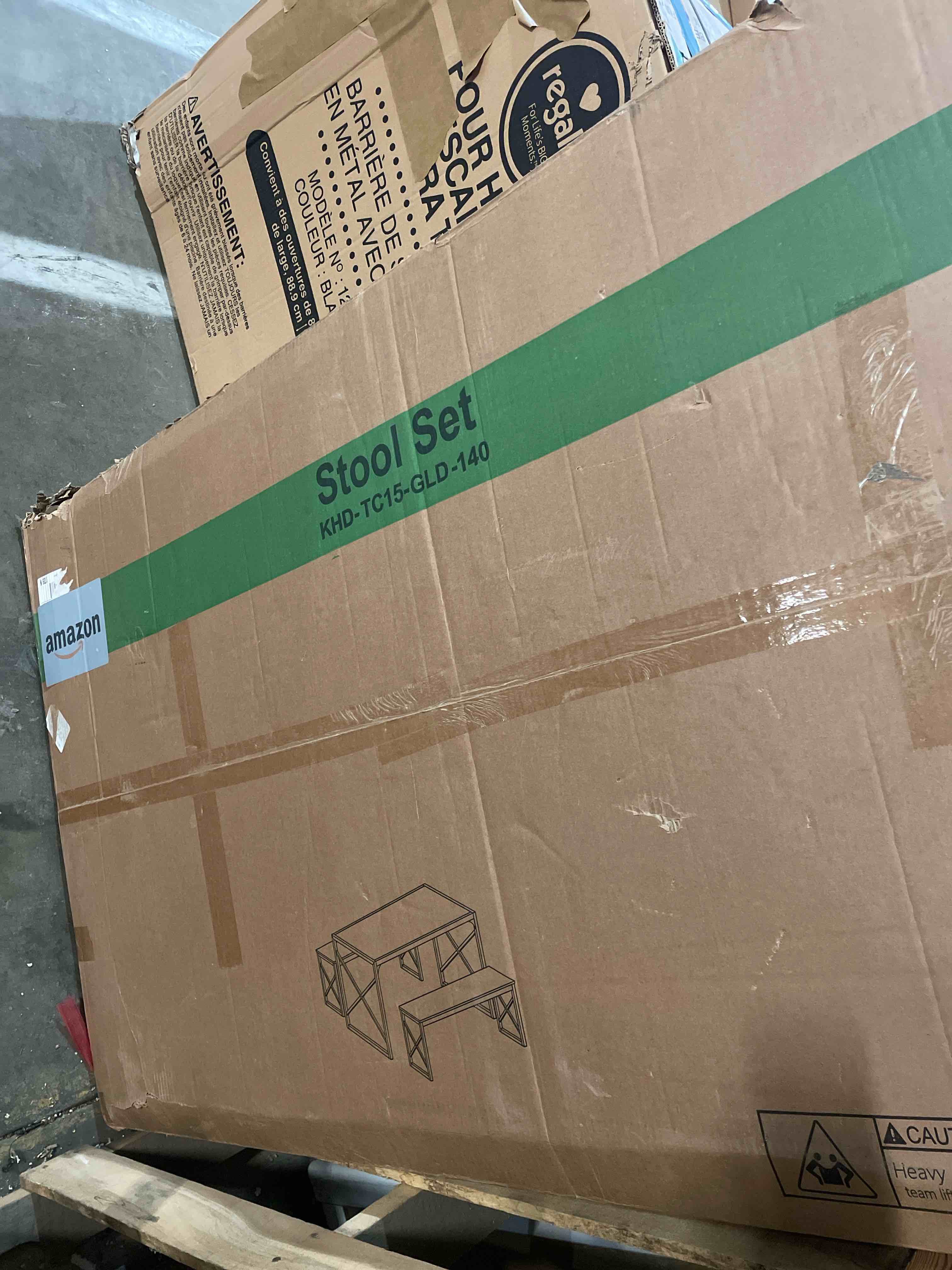 Condition photo showing New/Like New for VECELO Kitchen Dining Table Benches Set for 4, 43.3" Wooden Dinette with 2 Benches, Heavy-Duty Dining Room Table for Small Space, Breakfast Nook, Black