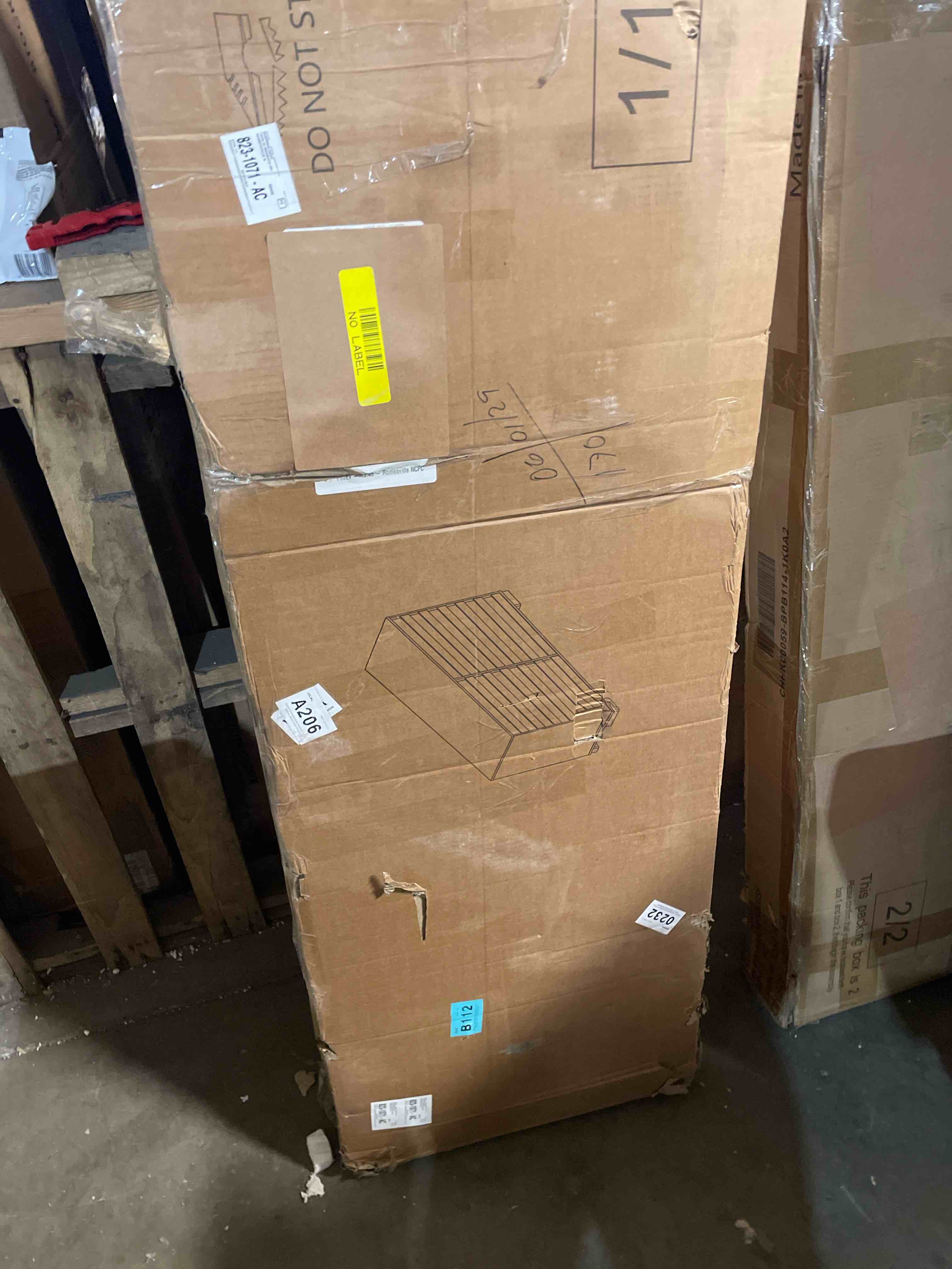 Condition photo showing Good Condition for 3-Piece Dresser Bedroom Set, 8 Drawer Dresser & 3 Drawer Nightstands with Gold Handles, Fluted Wood Chest of Drawers for Bedroom, Living Room, Entryway, Black