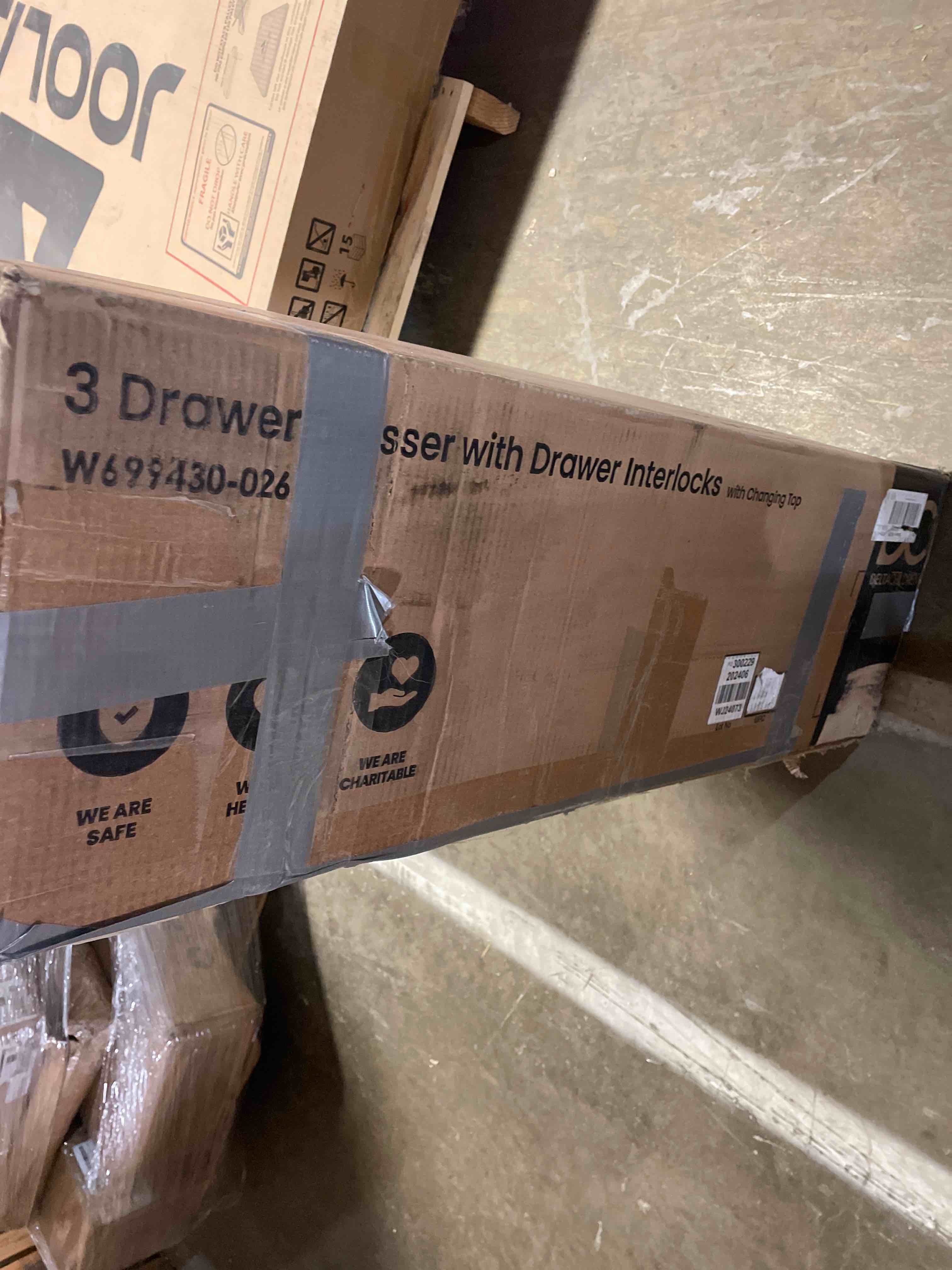 Condition photo showing New/Like New for Delta Children Sutton 3 Drawer Dresser with Changing Top and Interlocking Drawers - Greenguard Gold Certified, Grey