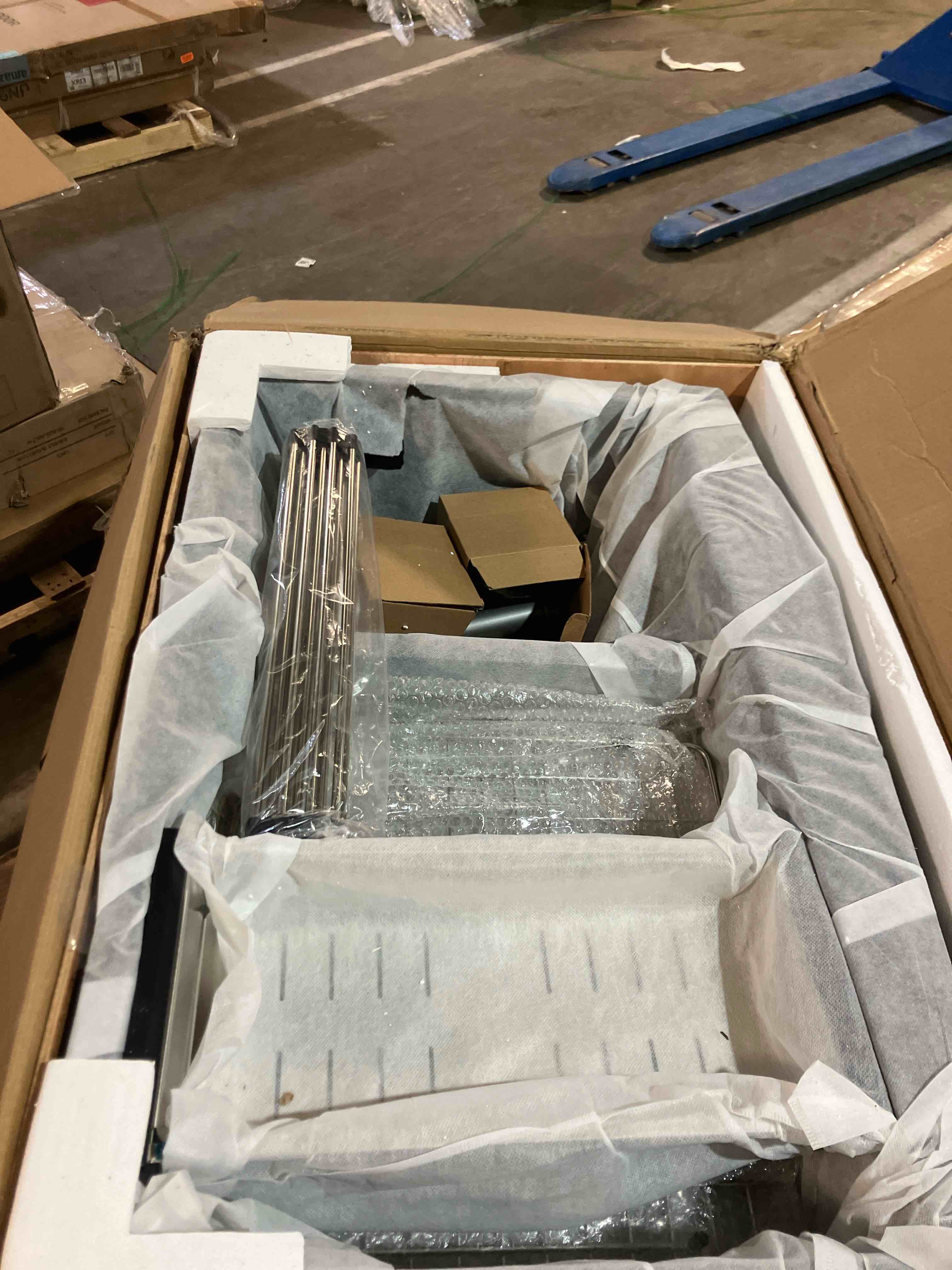 Condition photo showing New/Like New for 33x22 Double Bowl Farmhouse Sink Workstation - 33 Inch Black Stainless Steel Kitchen Sink Double Bowl, Undermount Farmhouse Kitchen Sinks with Accessories ?33x22x10 Inch Gunmetal Black