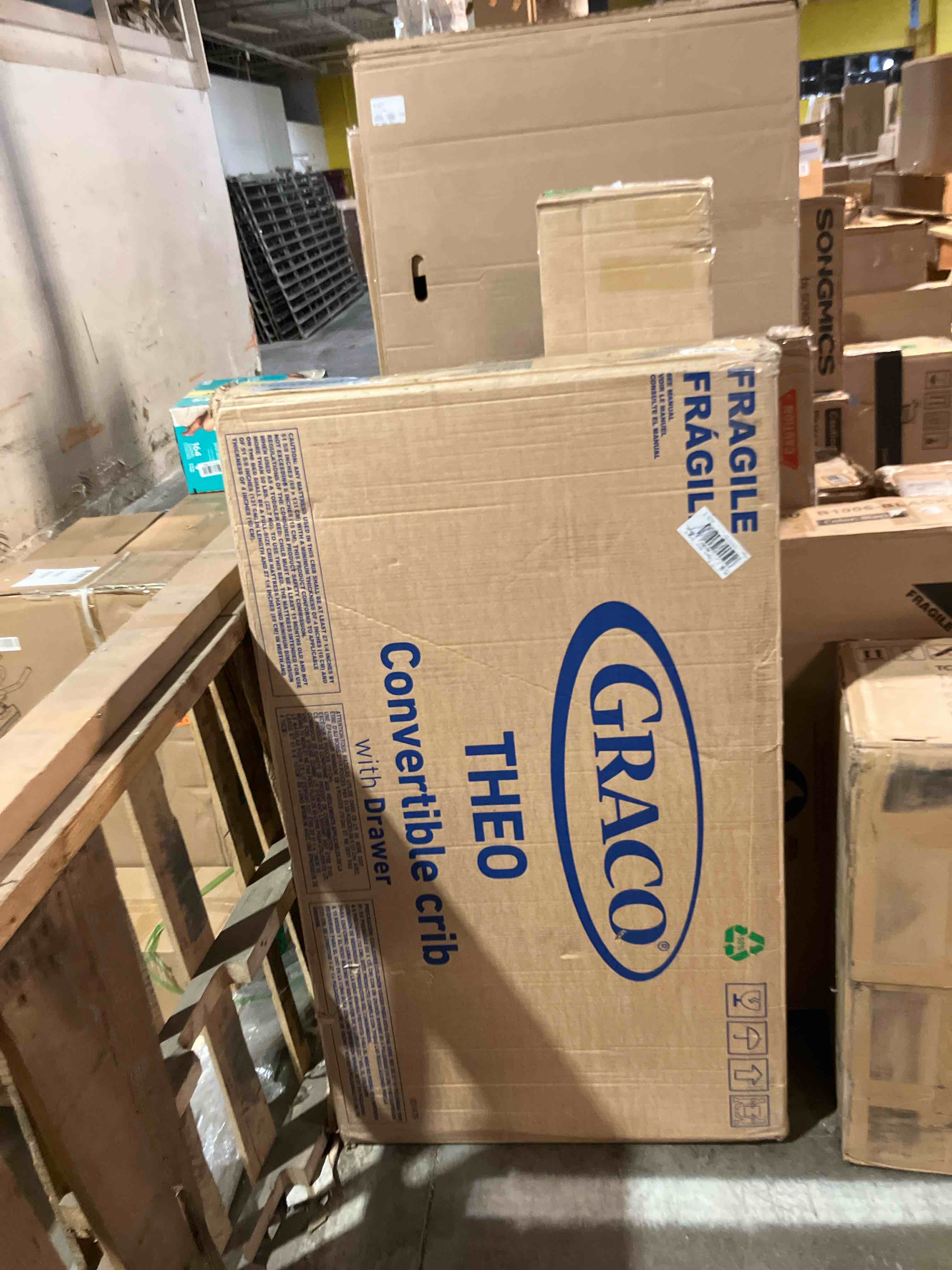 Condition photo showing Good Condition for Graco Theo Convertible Crib with Storage Drawer (White) – GREENGUARD Gold Certified with Drawer, Converts to Toddler Bed, Fits Standard Crib Mattress White Crib with Drawer (Box damaged)